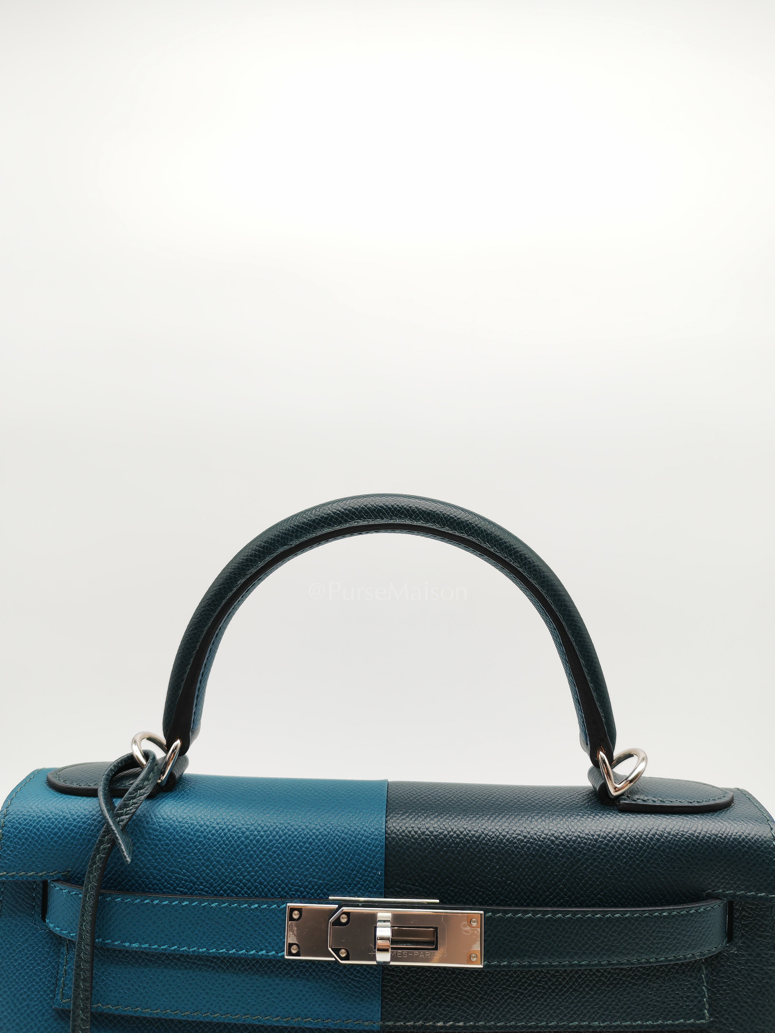 Kelly 28 Sellier Casaque Tri-color Vert Cypress/ Vert Bosphore/Gold Epsom Leather and Palladium Hardware Stamp B (2023) | Purse Maison Luxury Bags Shop
