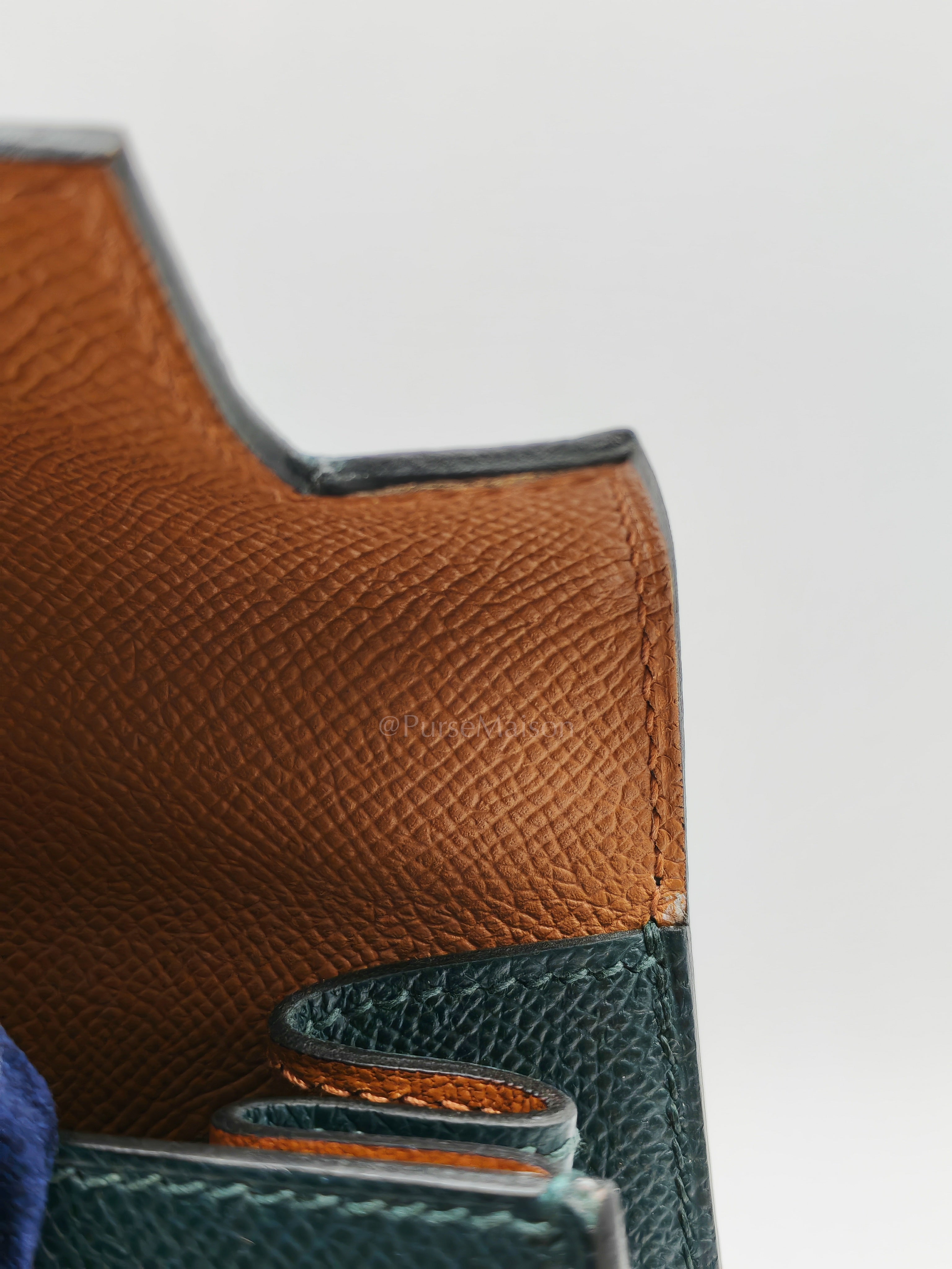 Kelly 28 Sellier Casaque Tri-color Vert Cypress/ Vert Bosphore/Gold Epsom Leather and Palladium Hardware Stamp B (2023) | Purse Maison Luxury Bags Shop