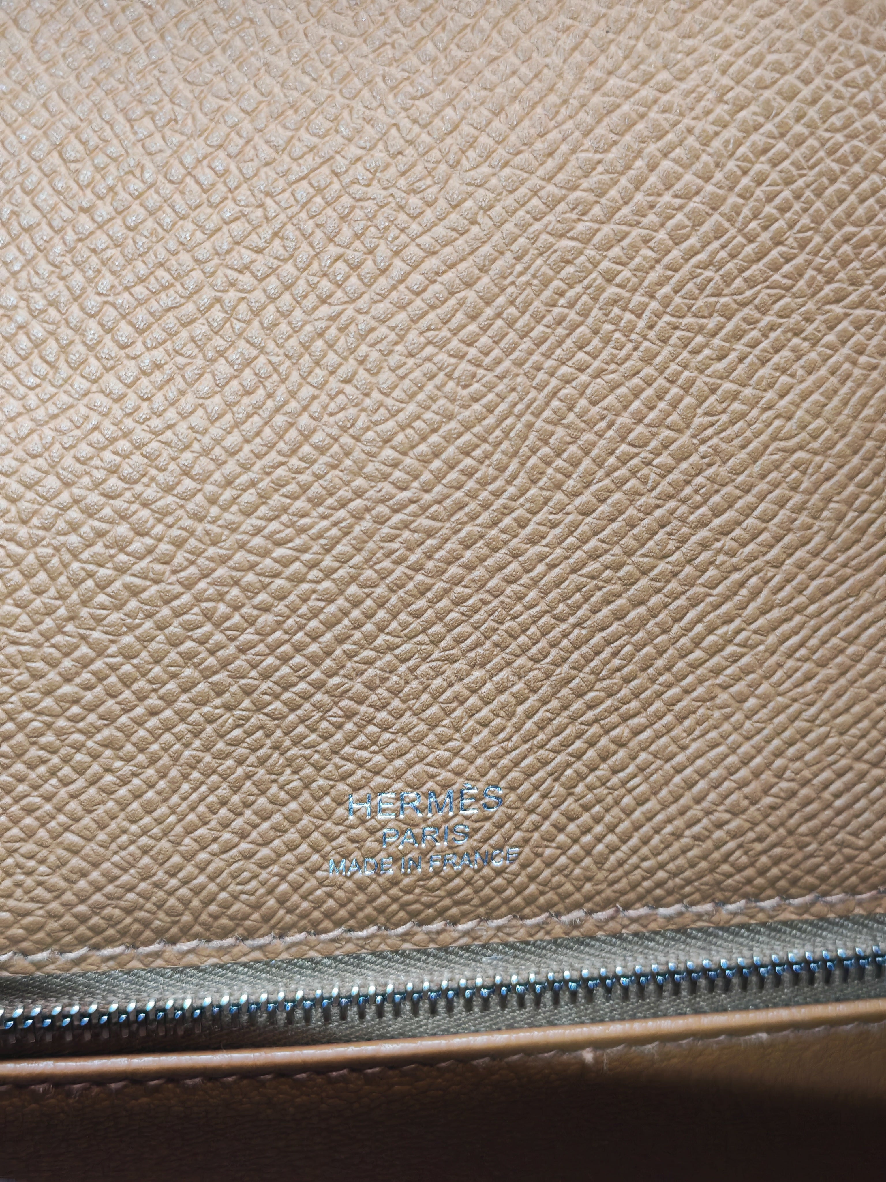 Kelly 28 Sellier Casaque Tri-color Vert Cypress/ Vert Bosphore/Gold Epsom Leather and Palladium Hardware Stamp B (2023) | Purse Maison Luxury Bags Shop