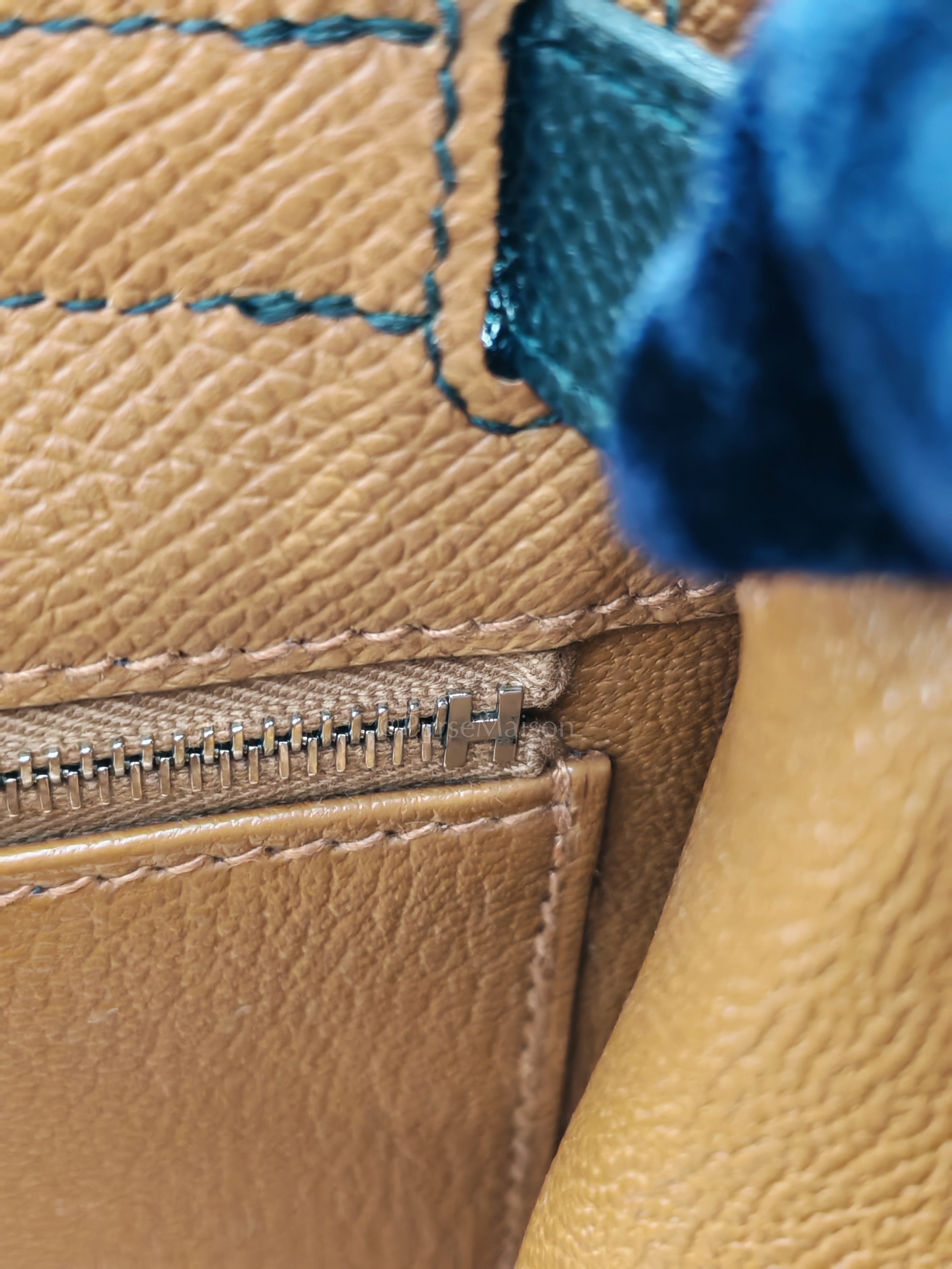 Kelly 28 Sellier Casaque Tri-color Vert Cypress/ Vert Bosphore/Gold Epsom Leather and Palladium Hardware Stamp B (2023) | Purse Maison Luxury Bags Shop