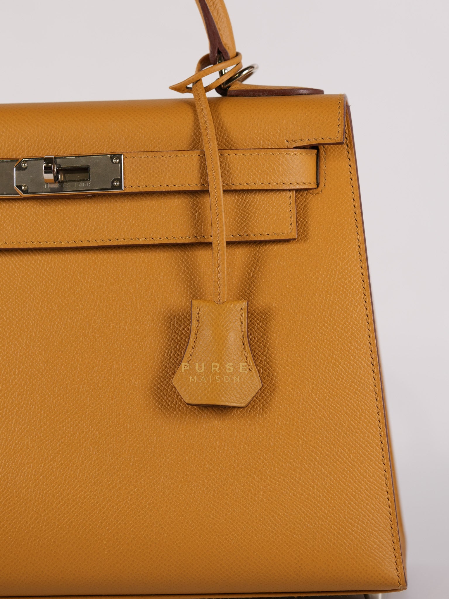 Kelly 28 Sellier in Sesame Epsom Leather Palladium Hardware Stamp Y (2020) | Purse Maison Luxury Bags Shop