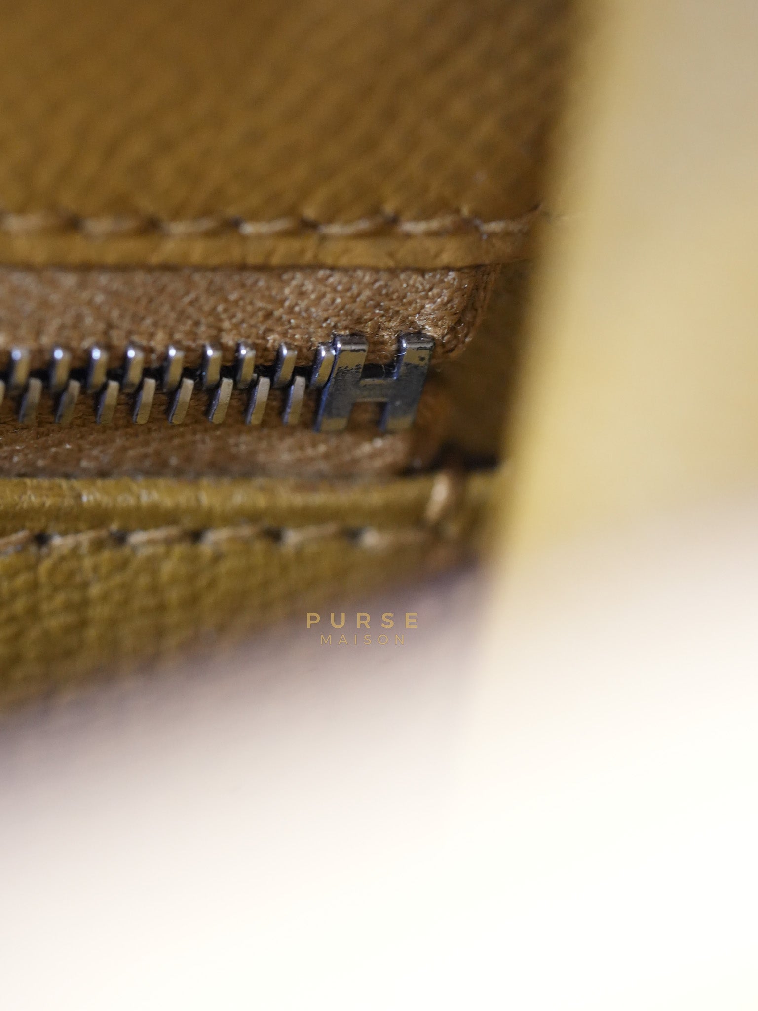 Kelly 28 Sellier in Sesame Epsom Leather Palladium Hardware Stamp Y (2020) | Purse Maison Luxury Bags Shop