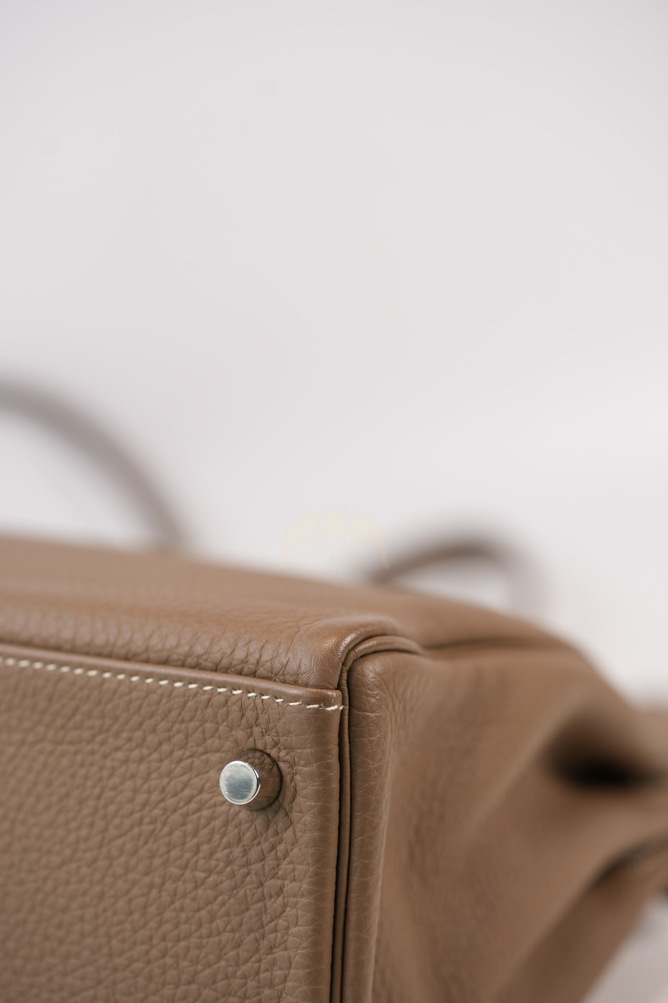 Kelly 32 Etoupe in Togo Leather and Palladium Hardware Stamp Square Q (2013) | Purse Maison Luxury Bags Shop