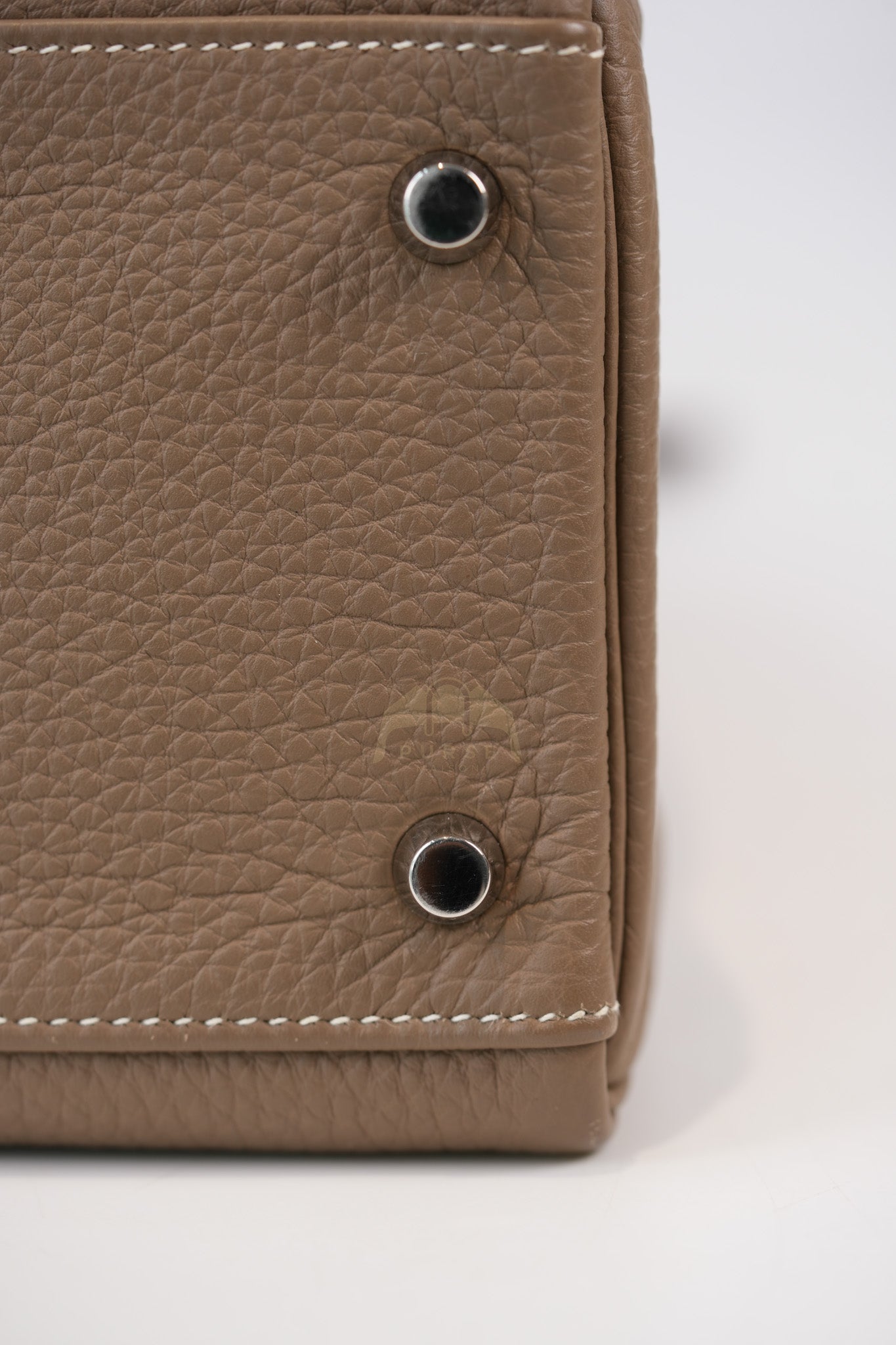 Kelly 32 Etoupe in Togo Leather and Palladium Hardware Stamp Square Q (2013) | Purse Maison Luxury Bags Shop