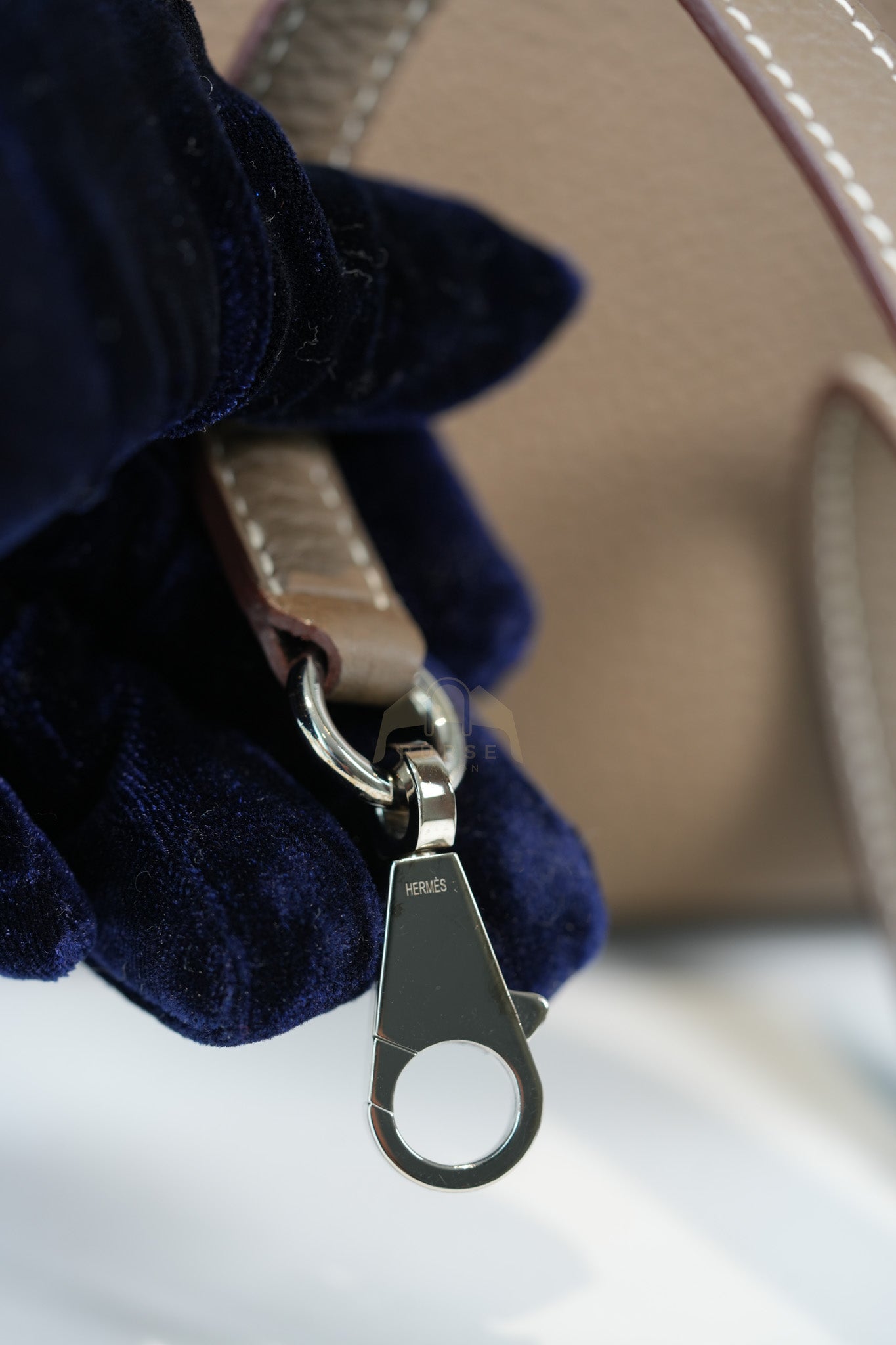 Kelly 32 Etoupe in Togo Leather and Palladium Hardware Stamp Square Q (2013) | Purse Maison Luxury Bags Shop