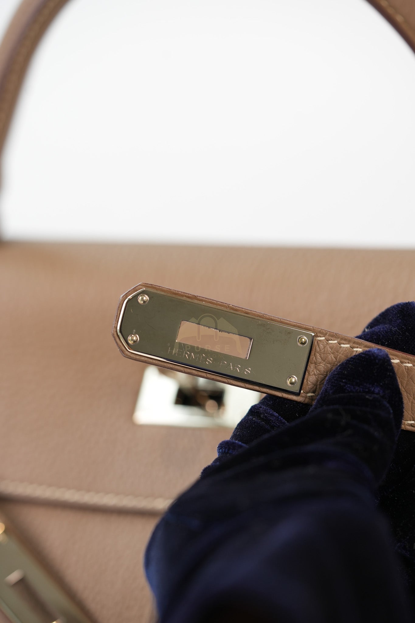 Kelly 32 Etoupe in Togo Leather and Palladium Hardware Stamp Square Q (2013) | Purse Maison Luxury Bags Shop