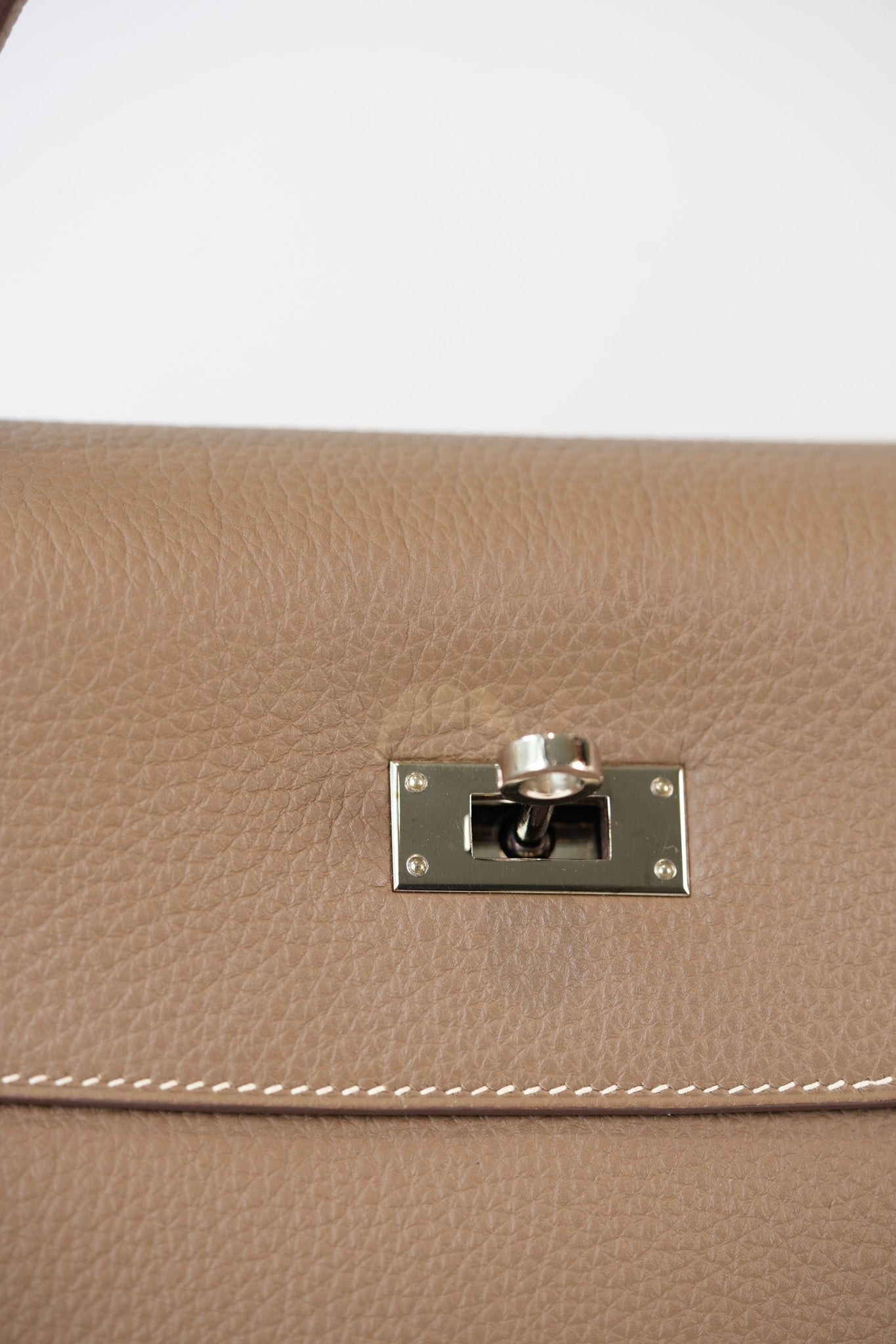 Kelly 32 Etoupe in Togo Leather and Palladium Hardware Stamp Square Q (2013) | Purse Maison Luxury Bags Shop