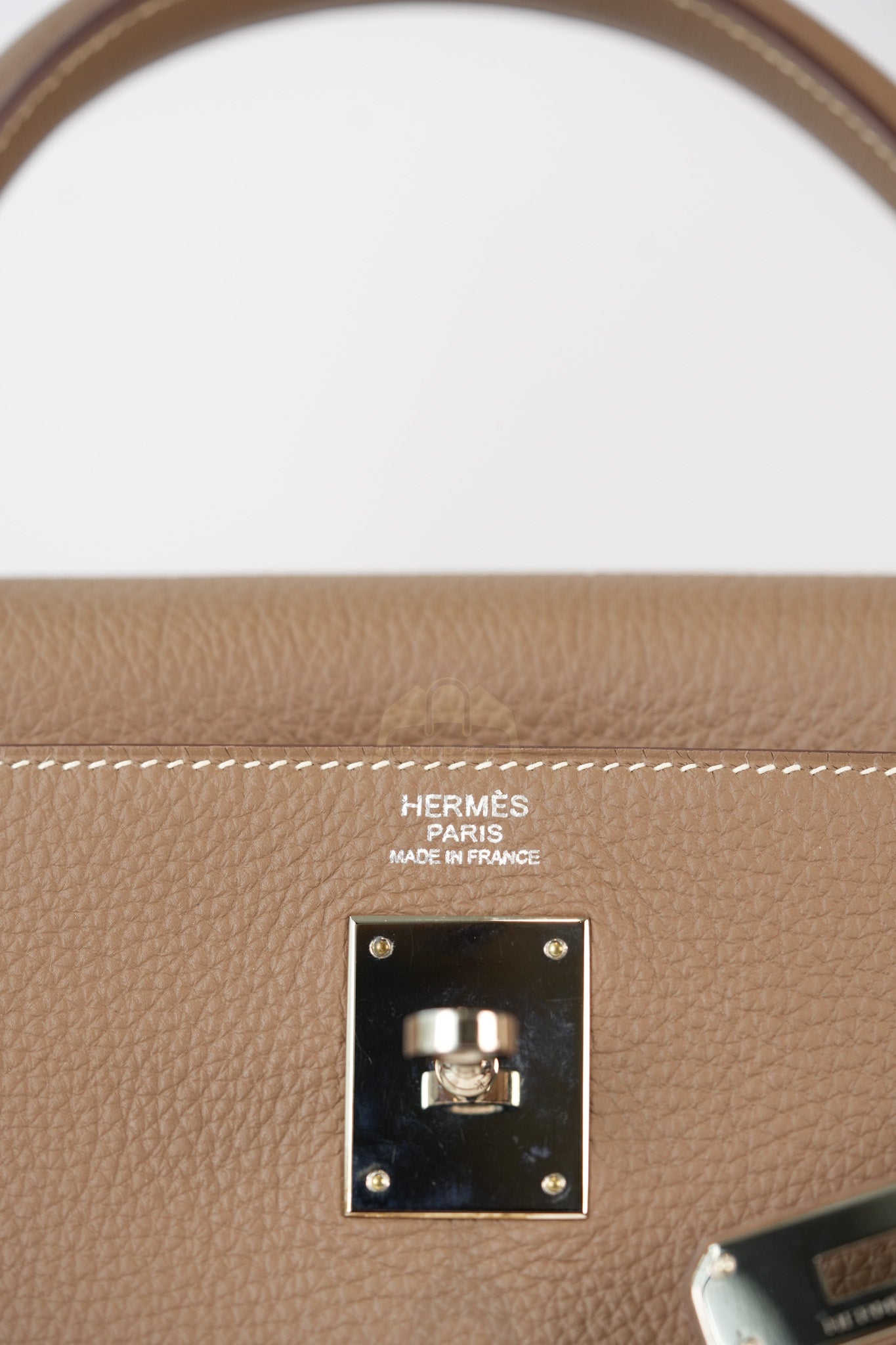 Kelly 32 Etoupe in Togo Leather and Palladium Hardware Stamp Square Q (2013) | Purse Maison Luxury Bags Shop