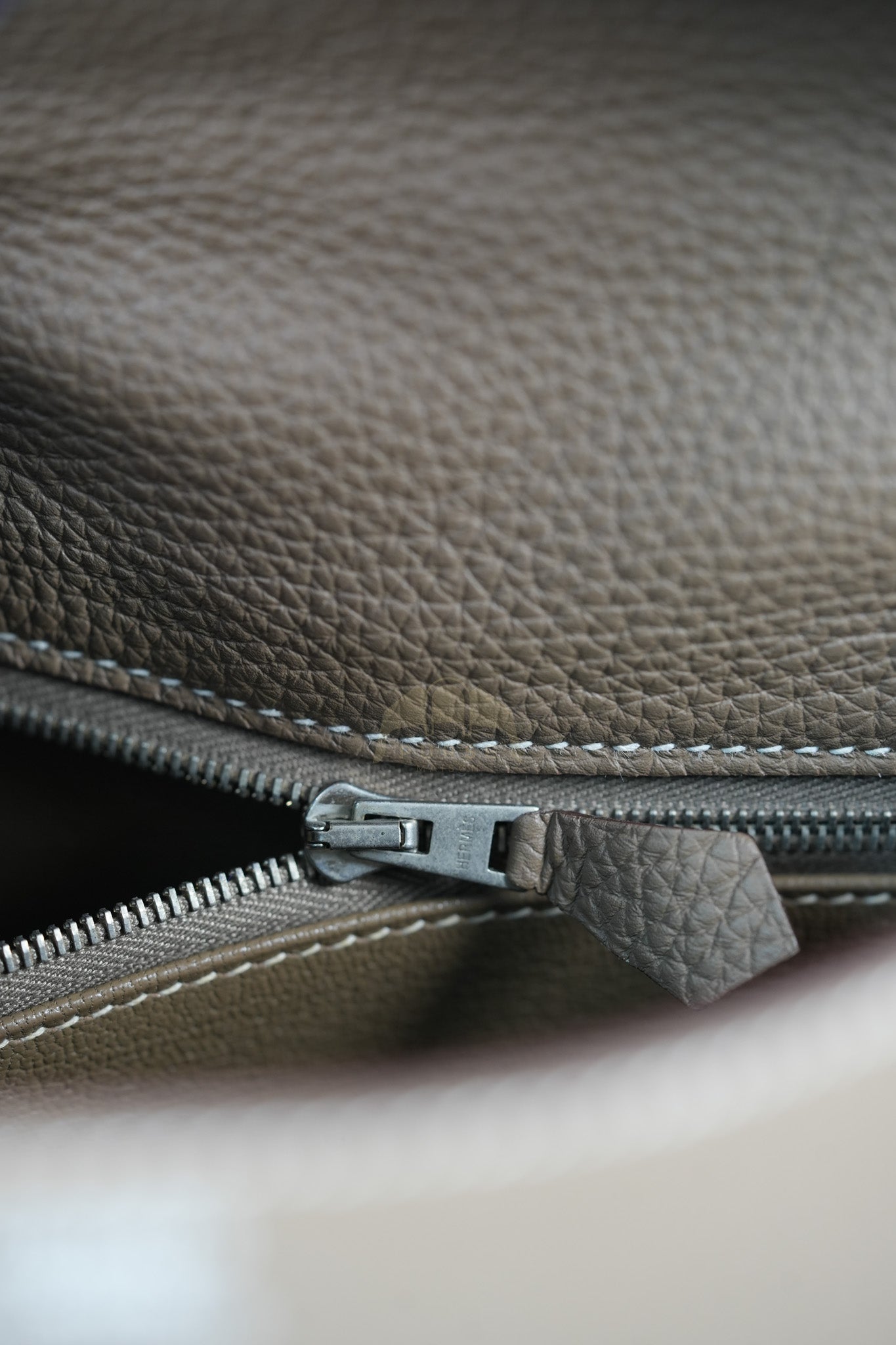 Kelly 32 Etoupe in Togo Leather and Palladium Hardware Stamp Square Q (2013) | Purse Maison Luxury Bags Shop