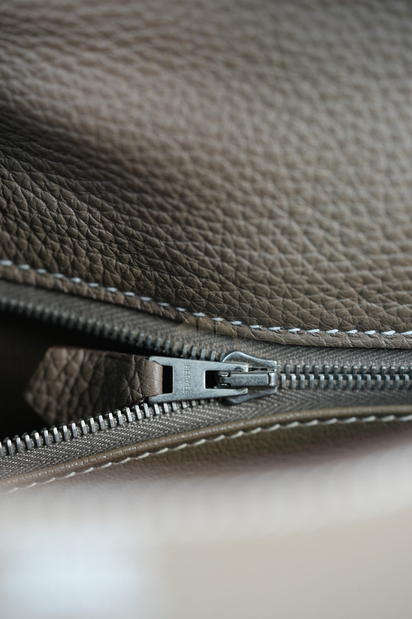 Kelly 32 Etoupe in Togo Leather and Palladium Hardware Stamp Square Q (2013) | Purse Maison Luxury Bags Shop