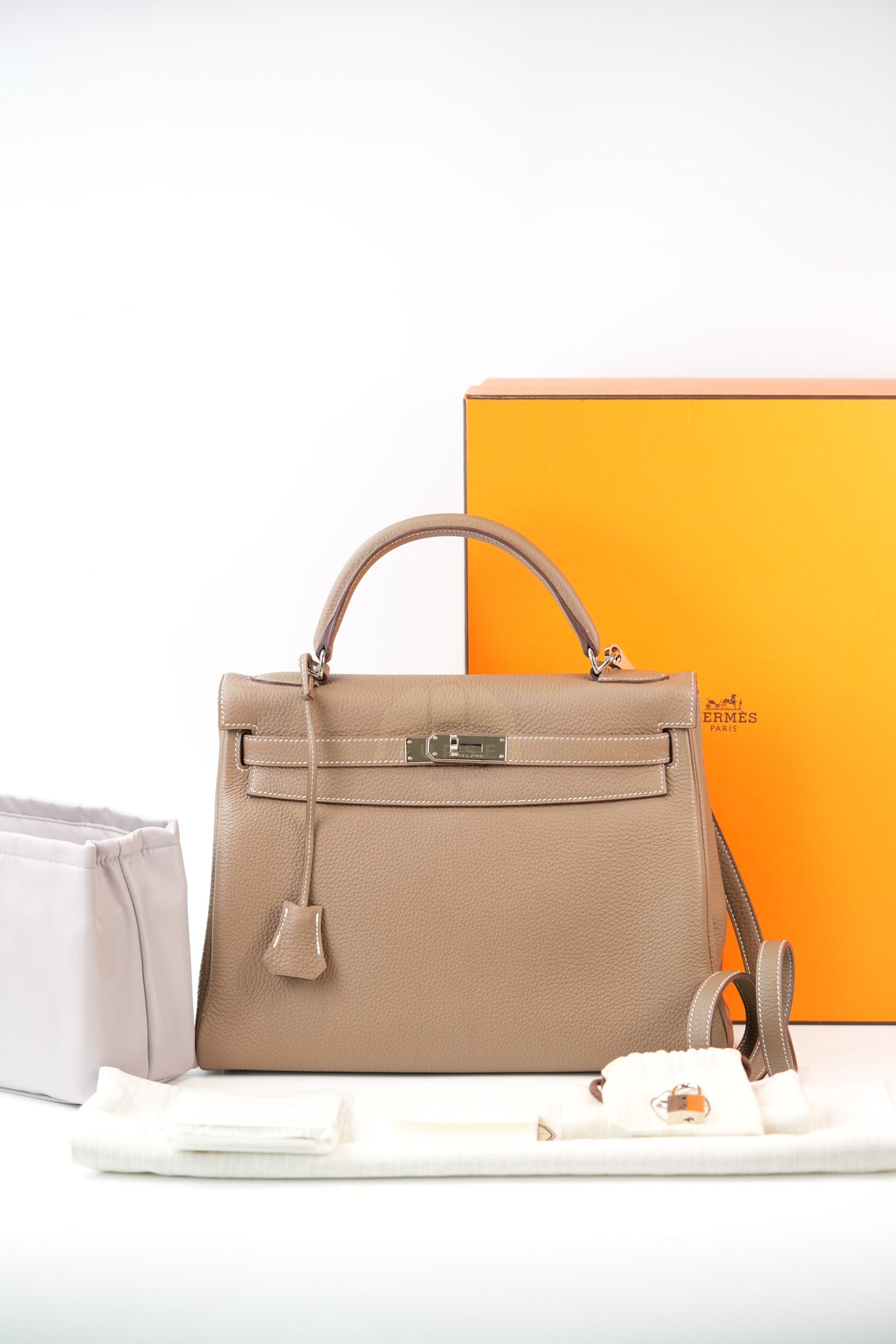 Kelly 32 Etoupe in Togo Leather and Palladium Hardware Stamp Square Q (2013) | Purse Maison Luxury Bags Shop