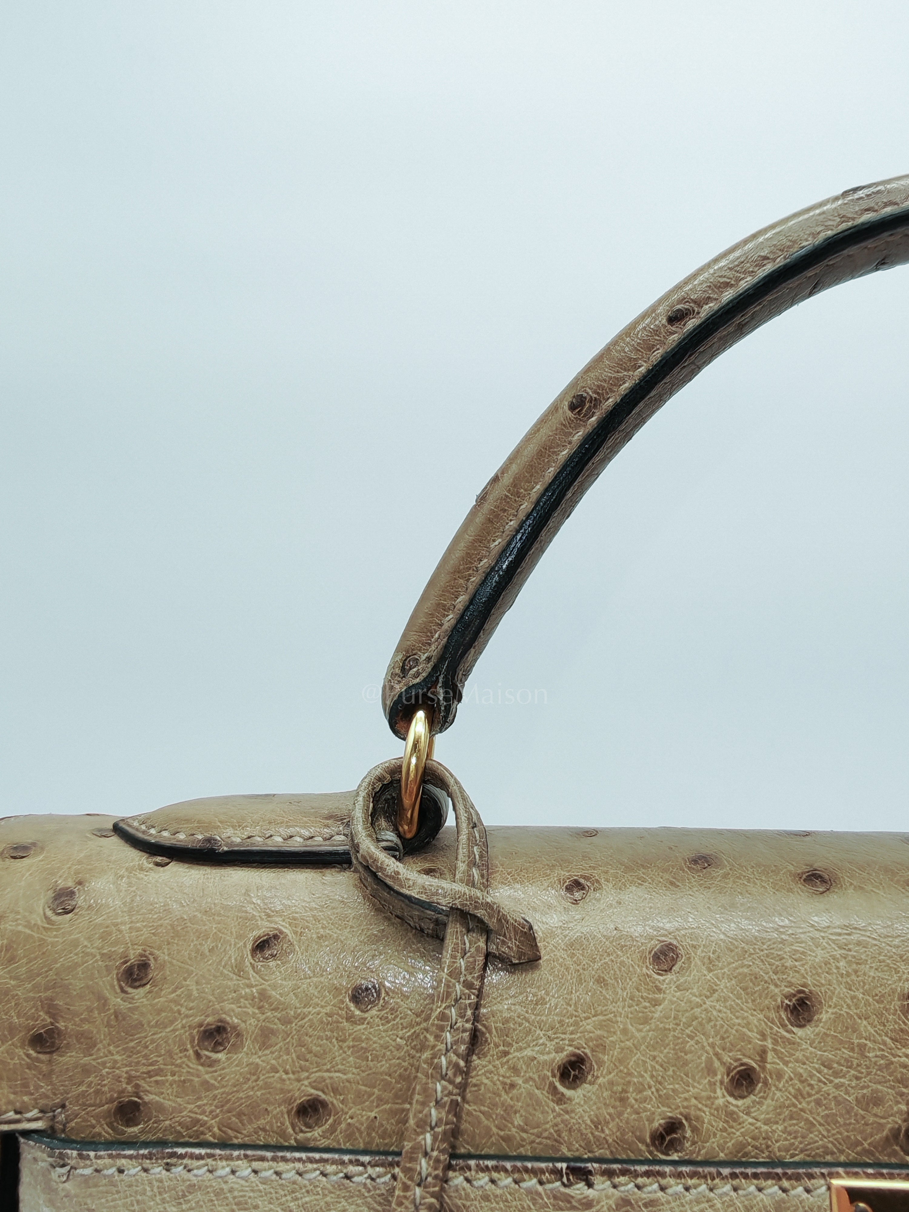 Kelly 32 Sellier in Mousse Ostrich Leather & Gold Hardware Stamp Circle V (1992) | Purse Maison Luxury Bags Shop