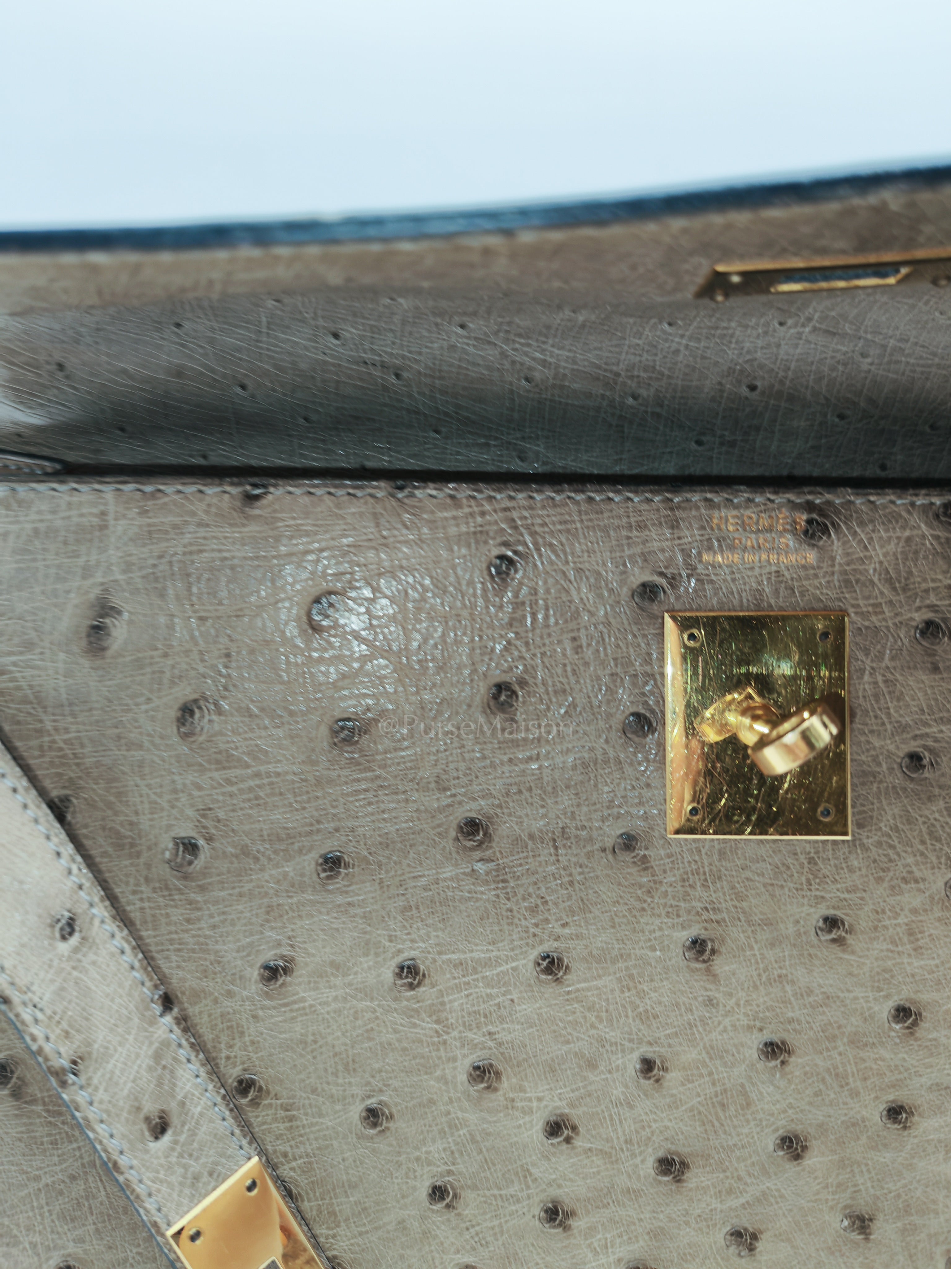 Kelly 32 Sellier in Mousse Ostrich Leather & Gold Hardware Stamp Circle V (1992) | Purse Maison Luxury Bags Shop