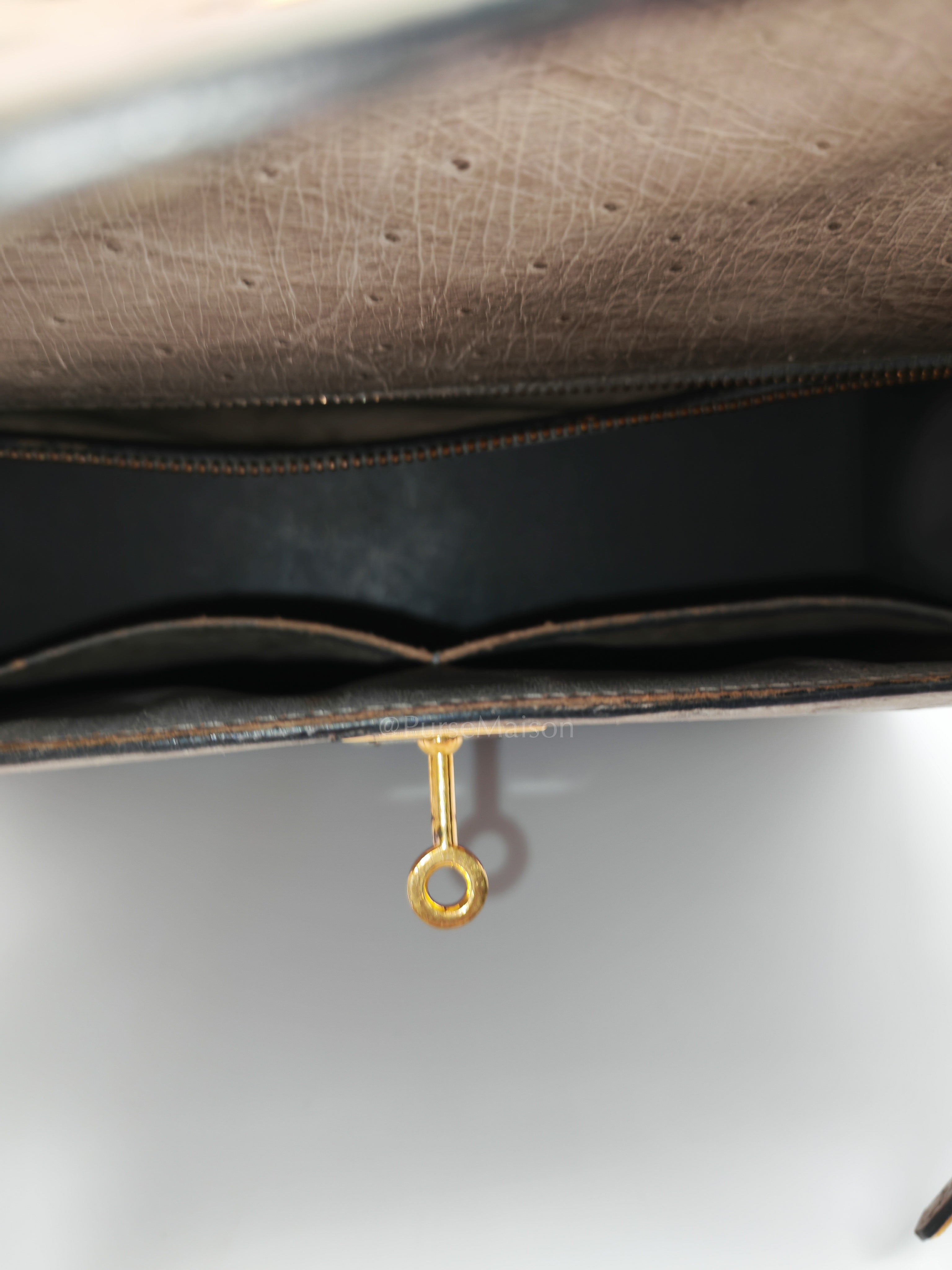 Kelly 32 Sellier in Mousse Ostrich Leather & Gold Hardware Stamp Circle V (1992) | Purse Maison Luxury Bags Shop