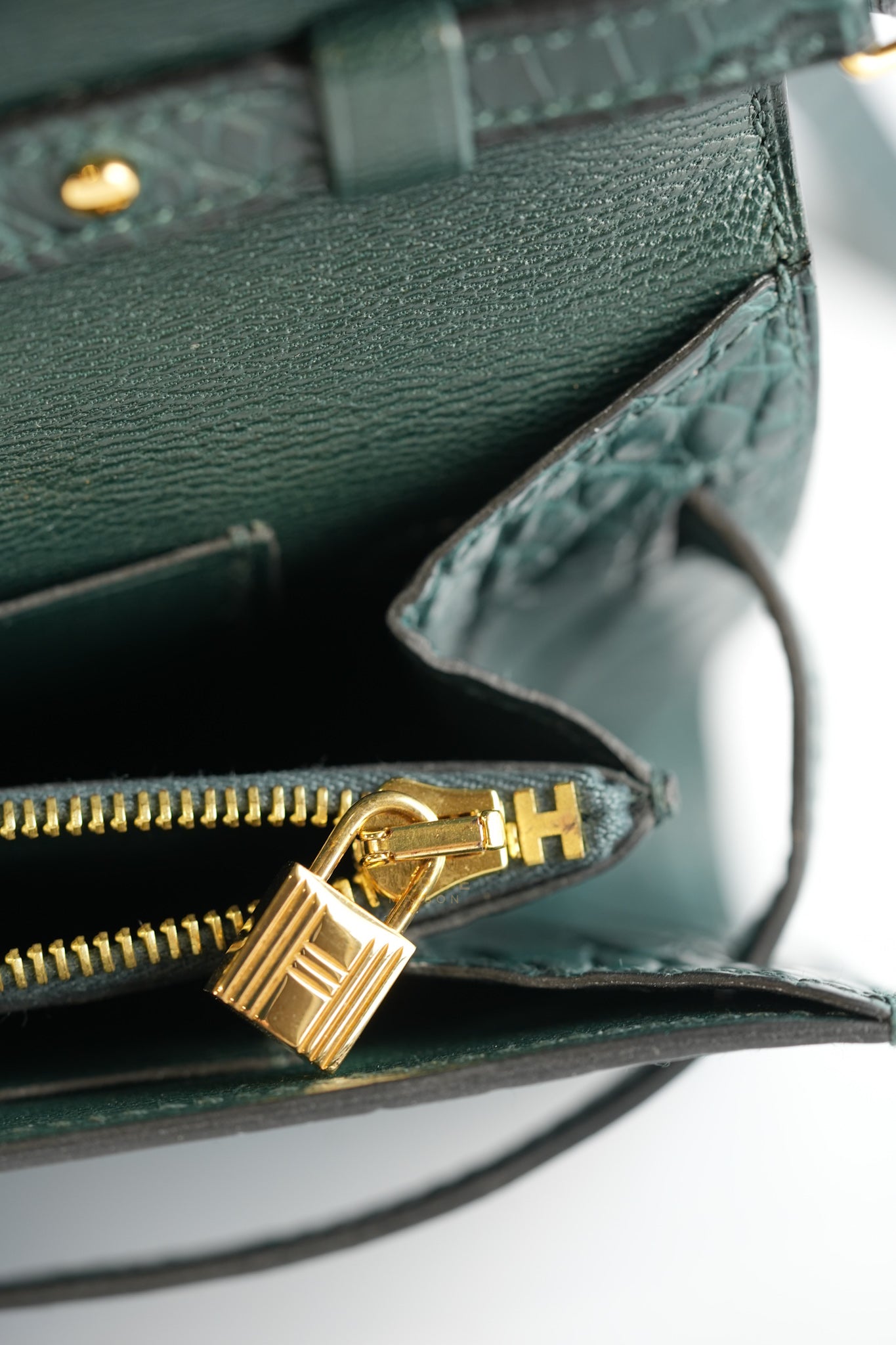 Kelly To Go Alligator Gold Hardware Stamp U | Purse Maison Luxury Bags Shop