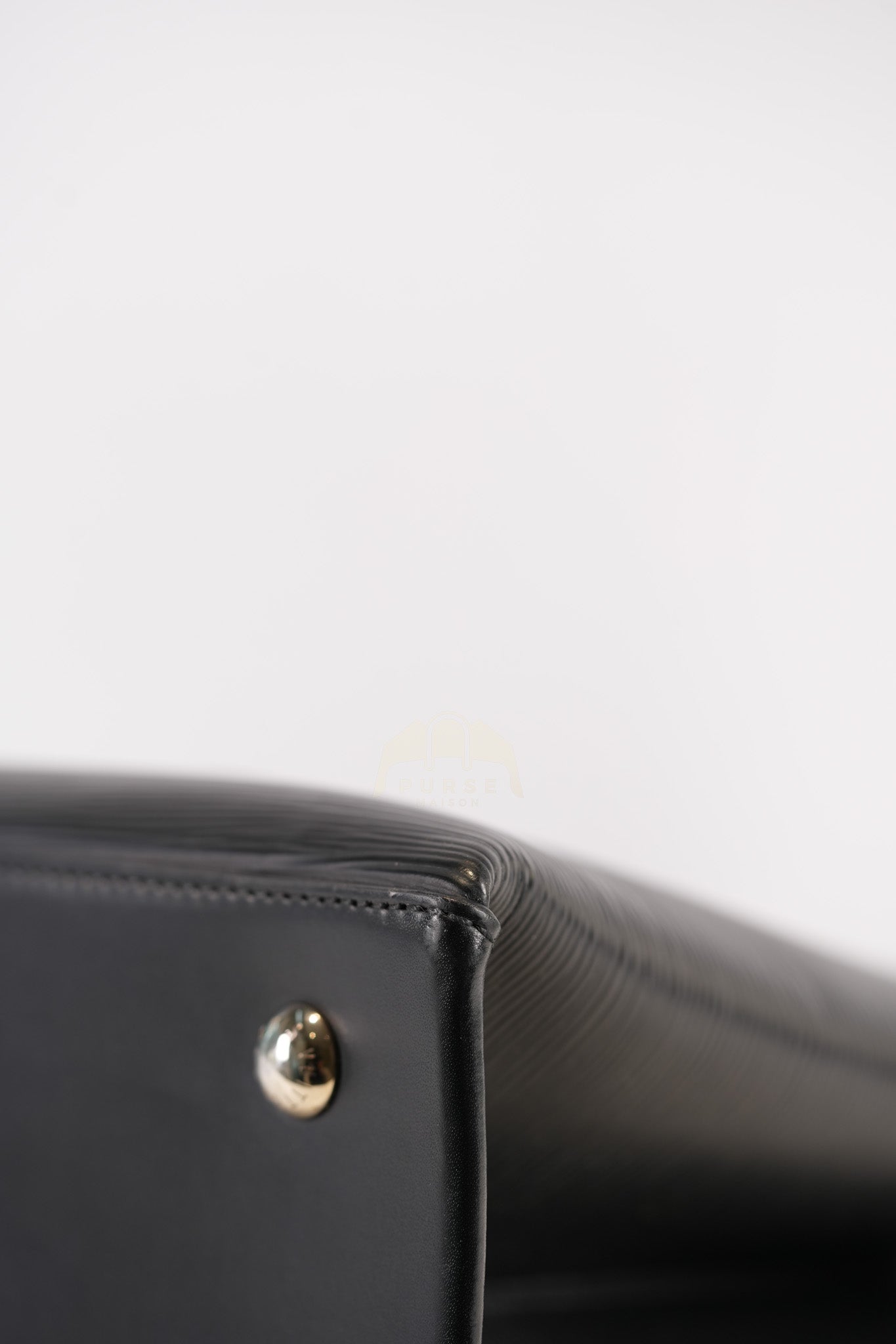 Kleber MM Bag in Black Epi Leather & Silver Hardware (Date Code: FO3106) | Purse Maison Luxury Bags Shop