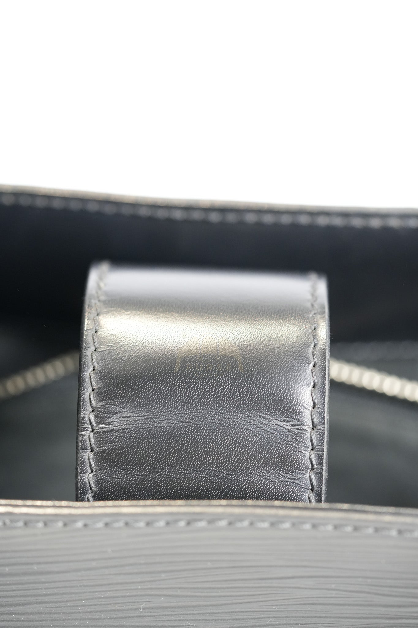 Kleber MM Bag in Black Epi Leather & Silver Hardware (Date Code: FO3106) | Purse Maison Luxury Bags Shop