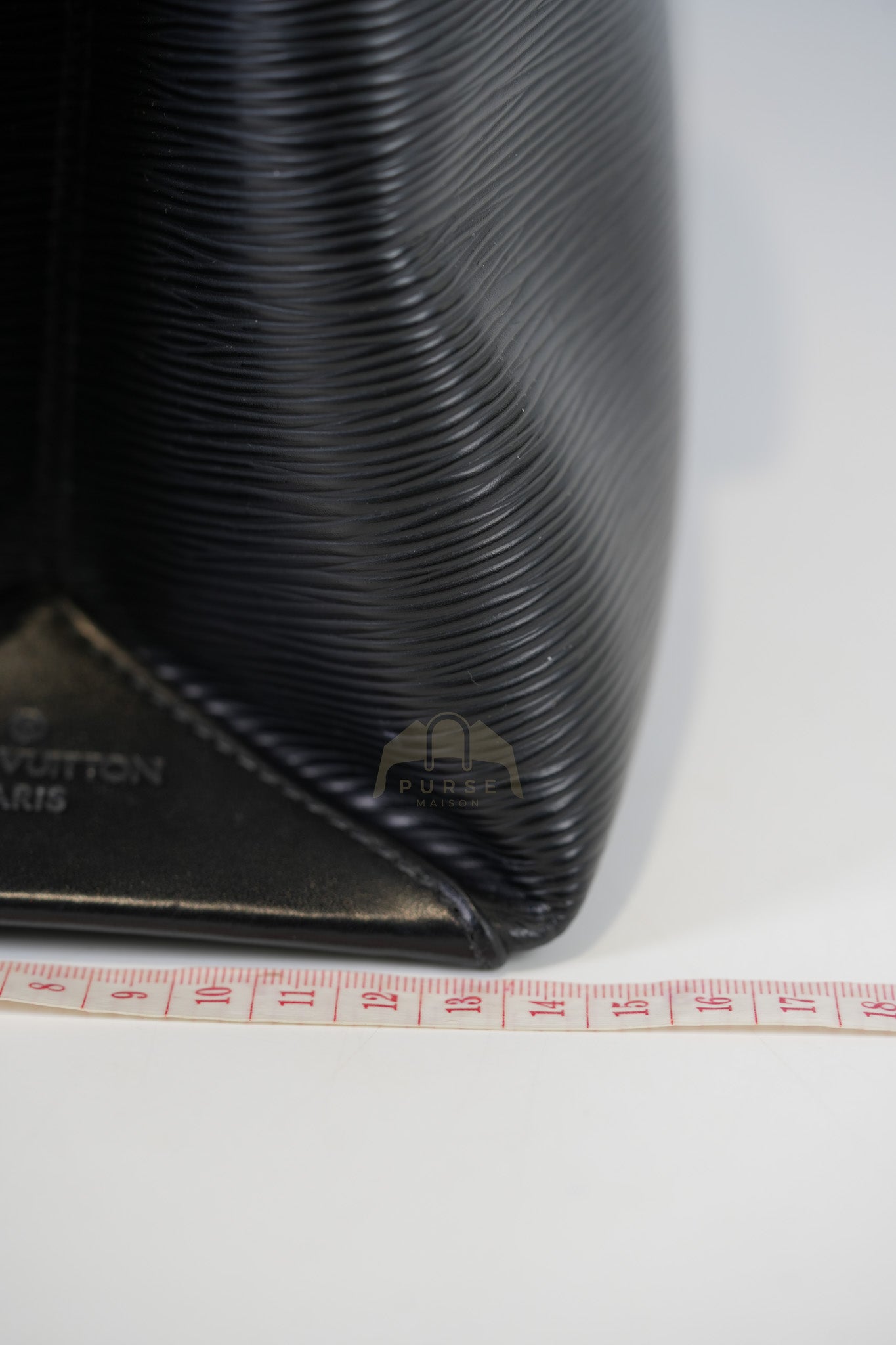 Kleber MM Bag in Black Epi Leather & Silver Hardware (Date Code: FO3106) | Purse Maison Luxury Bags Shop