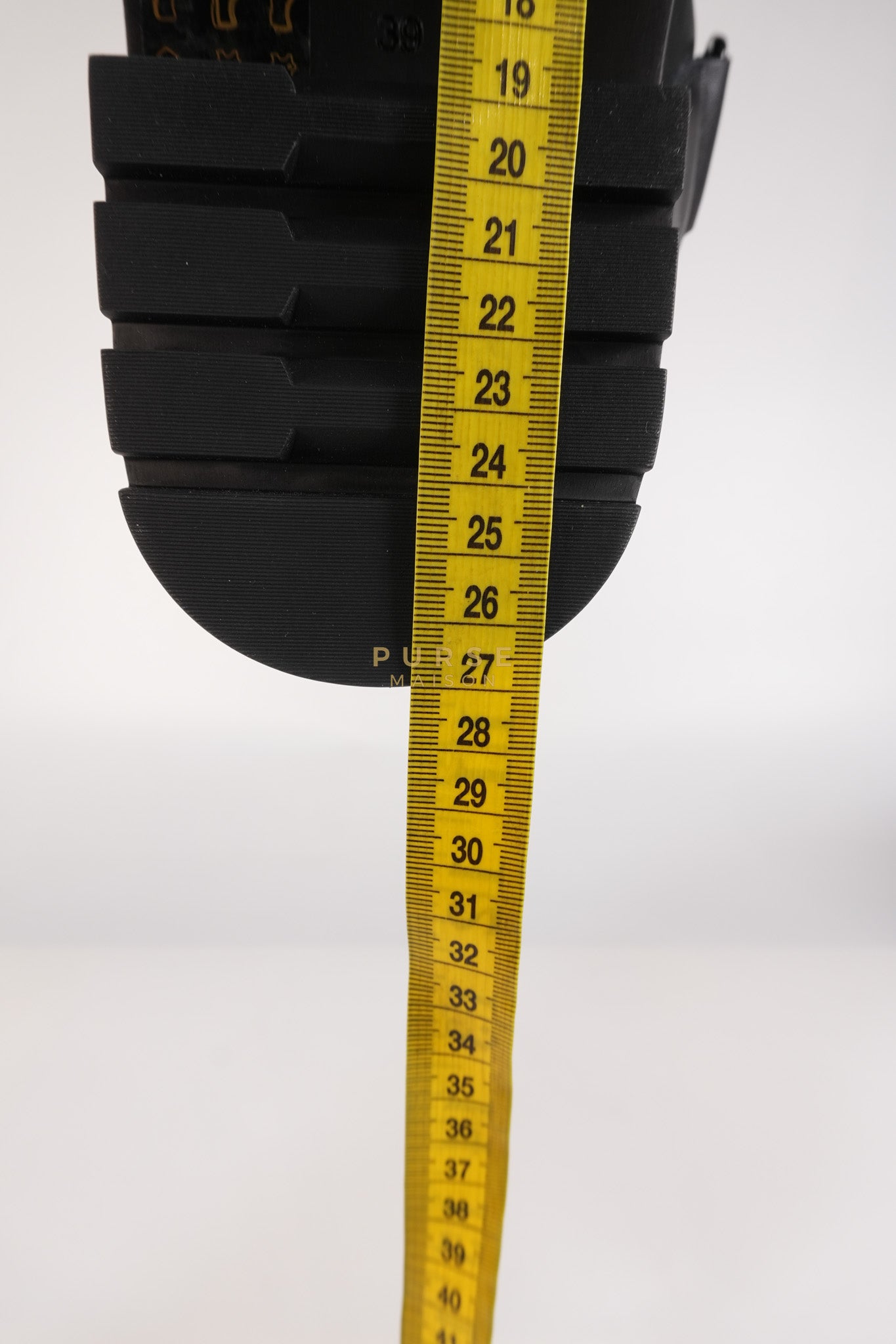 Leo Scratch Sandals in Black Size 39 EU (25cm) | Purse Maison Luxury Bags Shop