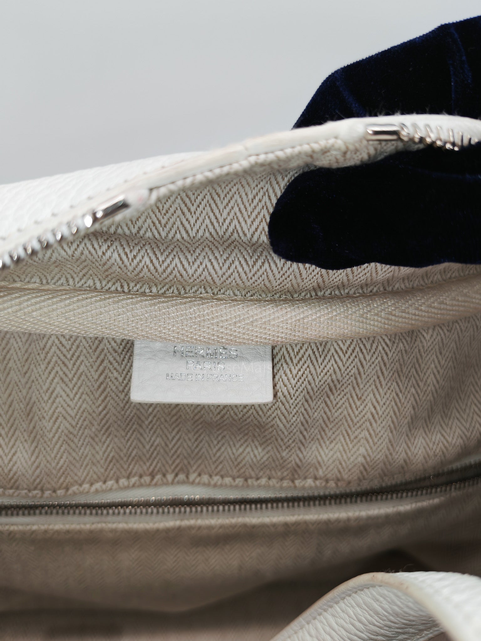 Victoria II 35 in White Clemence Leather & Palladium Hardware Stamp R (2014)
