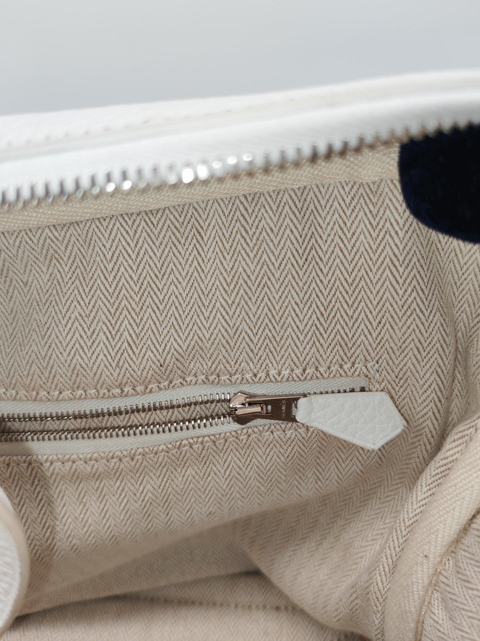 Victoria II 35 in White Clemence Leather & Palladium Hardware Stamp R (2014)