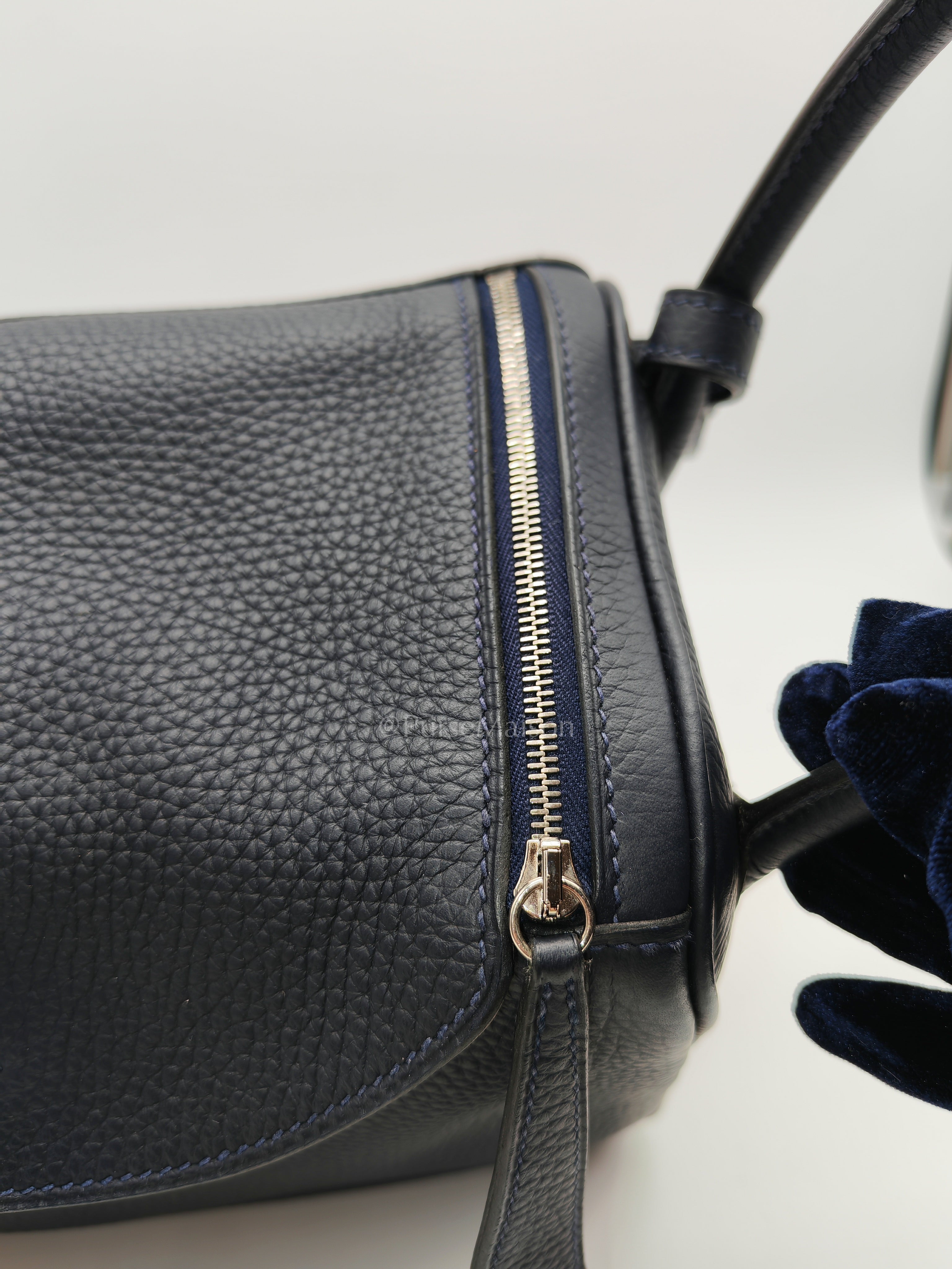 Lindy 26 Blue Nuit in Togo Leather and Palladium Hardware Stamp C (2018) | Purse Maison Luxury Bags Shop