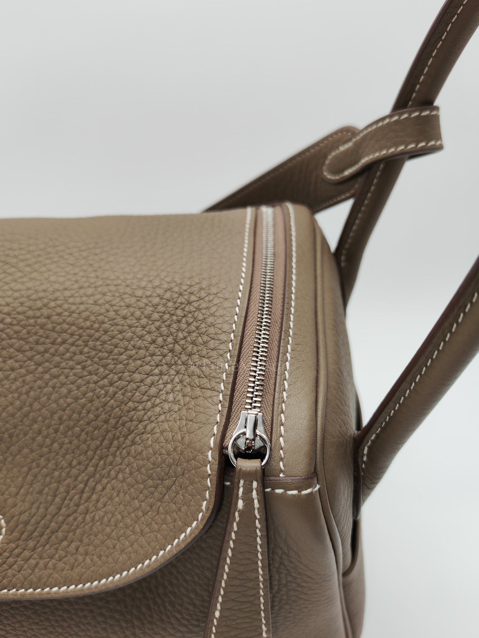 Lindy 26 in Etoupe Clemence Leather & Palladium Hardware Stamp W(2024) | Purse Maison Luxury Bags Shop