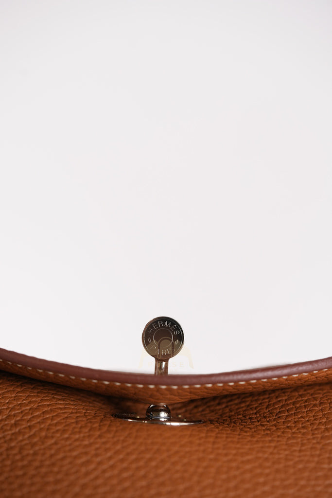 Lindy 26 in Gold Clemence Leather Palladium Hardware Stamp W(2024) | Purse Maison Luxury Bags Shop