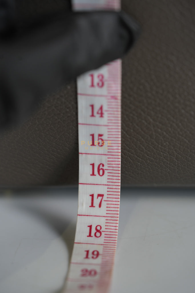 Lindy 26 in Taupe Evercolor Leather & Gold Hardware Stamp Z (2021) | Purse Maison Luxury Bags Shop