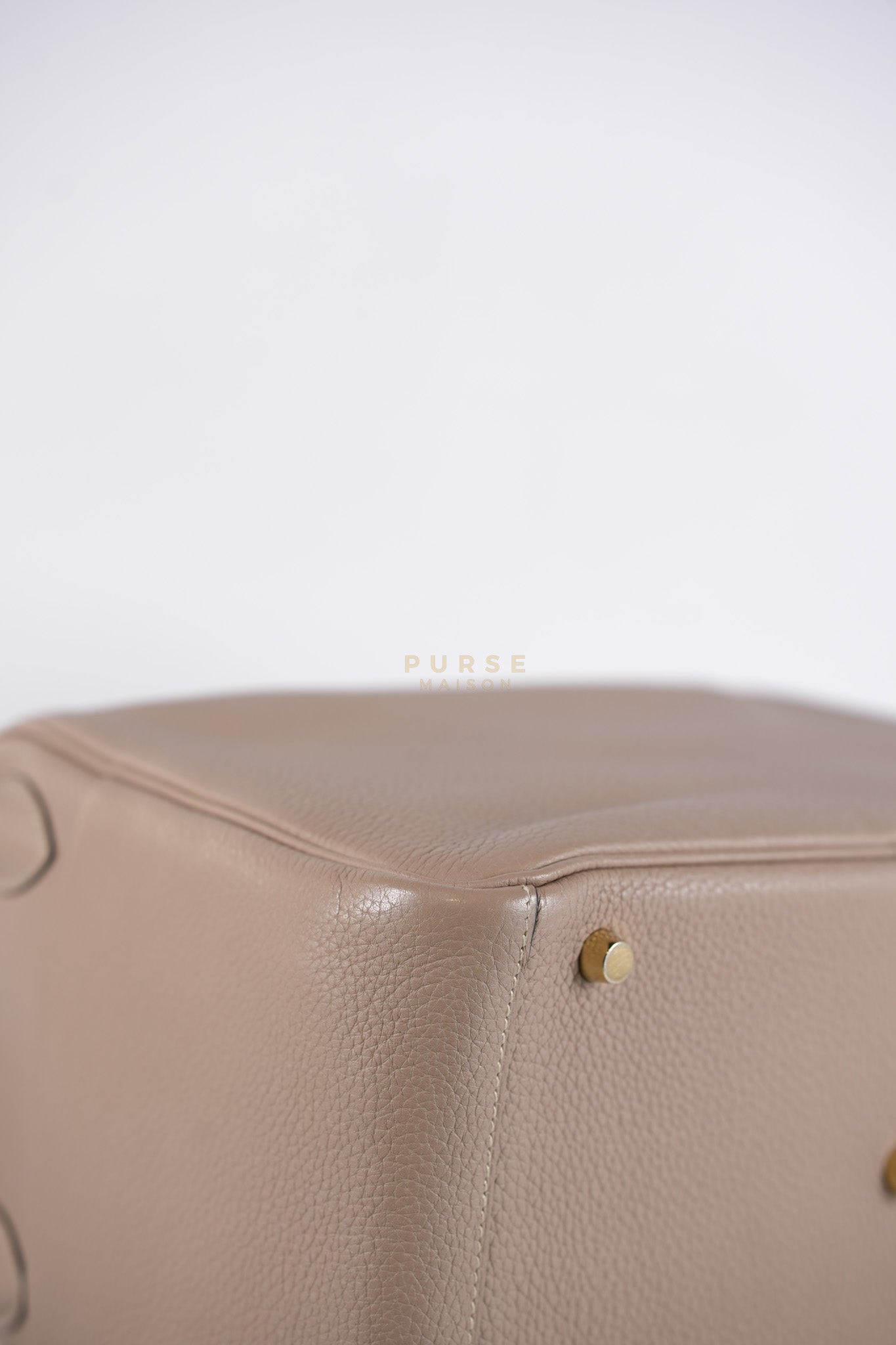 Lindy 30 Gris Tourterelle in Clemence Leather and Gold Hardware Stamp Square P (2012) | Purse Maison Luxury Bags Shop