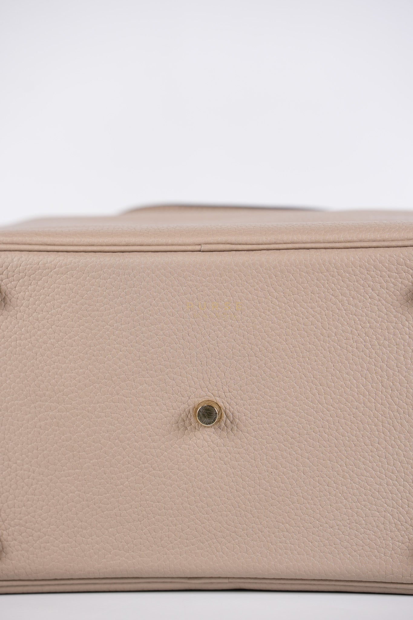 Lindy 30 Gris Tourterelle in Clemence Leather and Gold Hardware Stamp Square P (2012) | Purse Maison Luxury Bags Shop