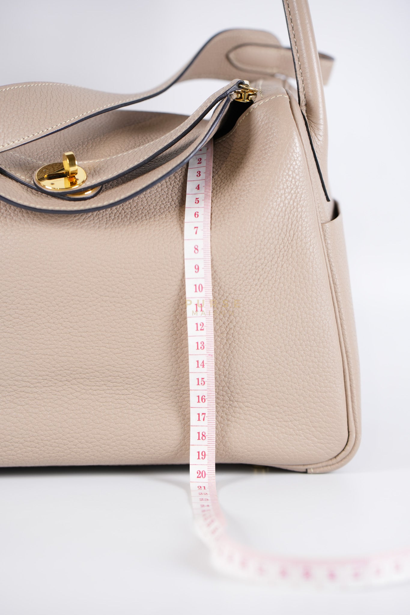 Lindy 30 Gris Tourterelle in Clemence Leather and Gold Hardware Stamp Square P (2012) | Purse Maison Luxury Bags Shop