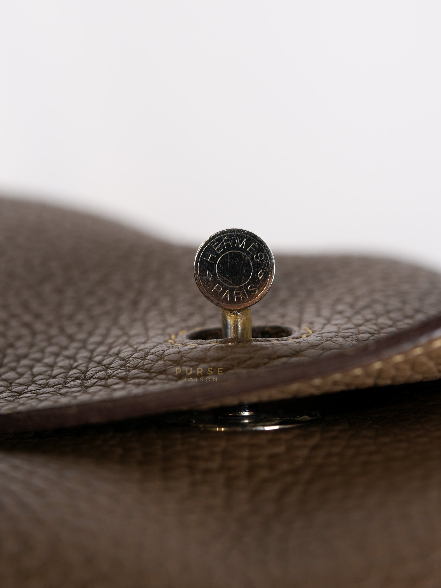 Lindy 30 in Etoupe Clemence Leather & Palladium Hardware Stamp A(2017) | Purse Maison Luxury Bags Shop