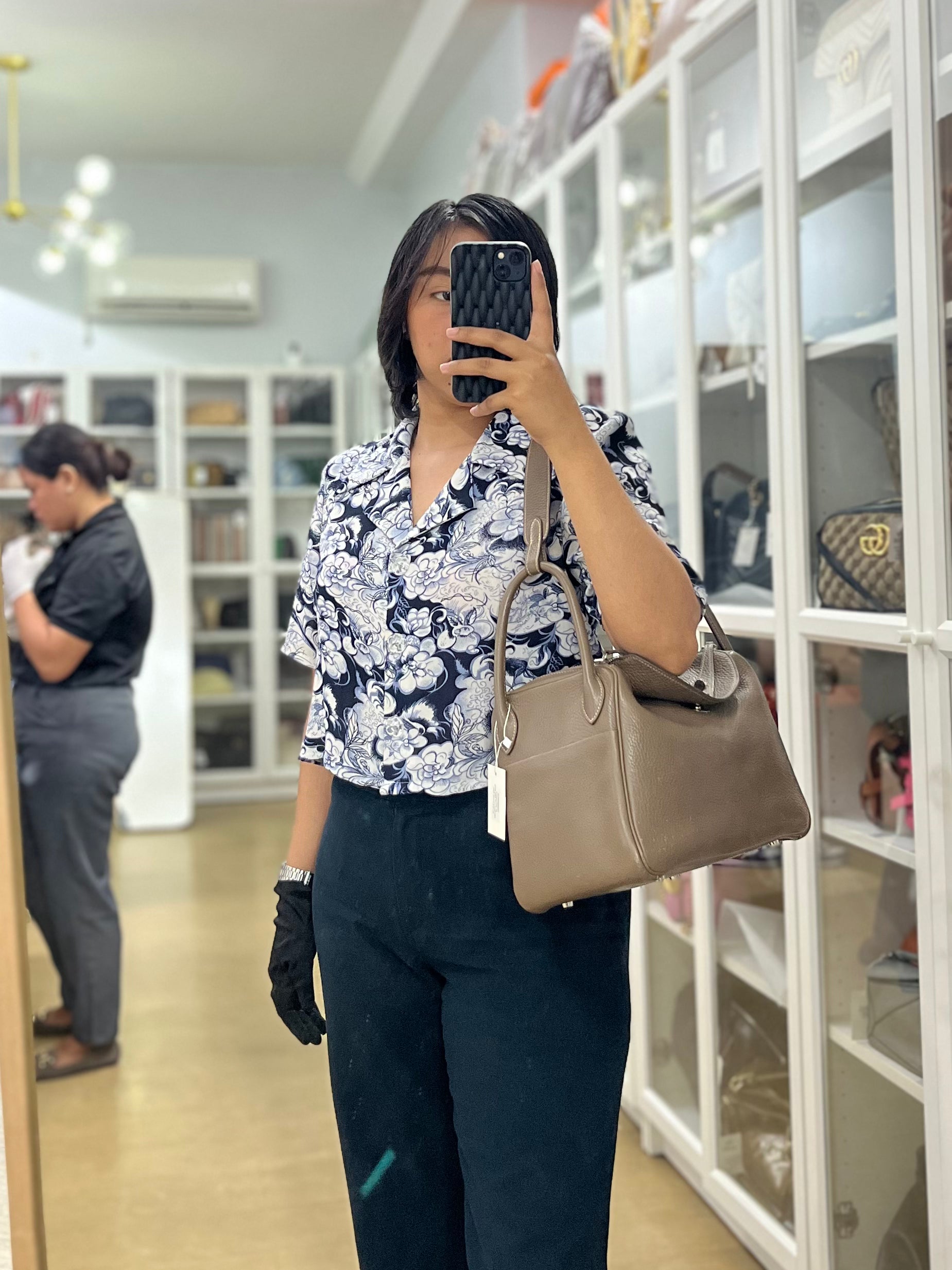 Lindy 30 in Etoupe Clemence Leather & Palladium Hardware Stamp A(2017) | Purse Maison Luxury Bags Shop