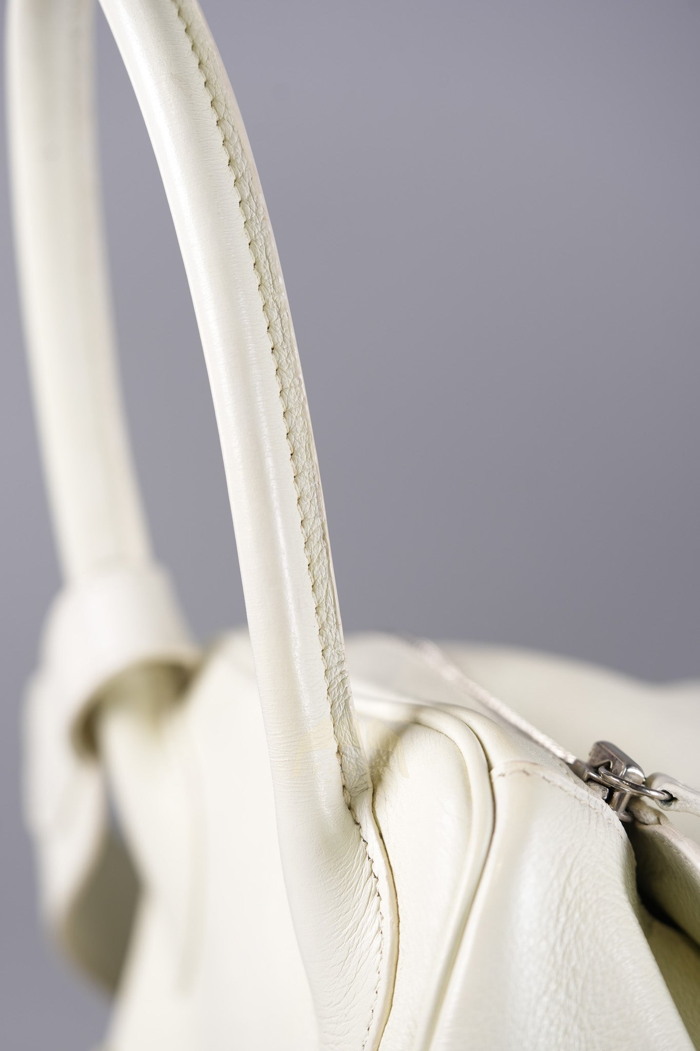Lindy 30 in White Evercolor Leather & Palladium Hardware Stamp Square K (2007) | Purse Maison Luxury Bags Shop