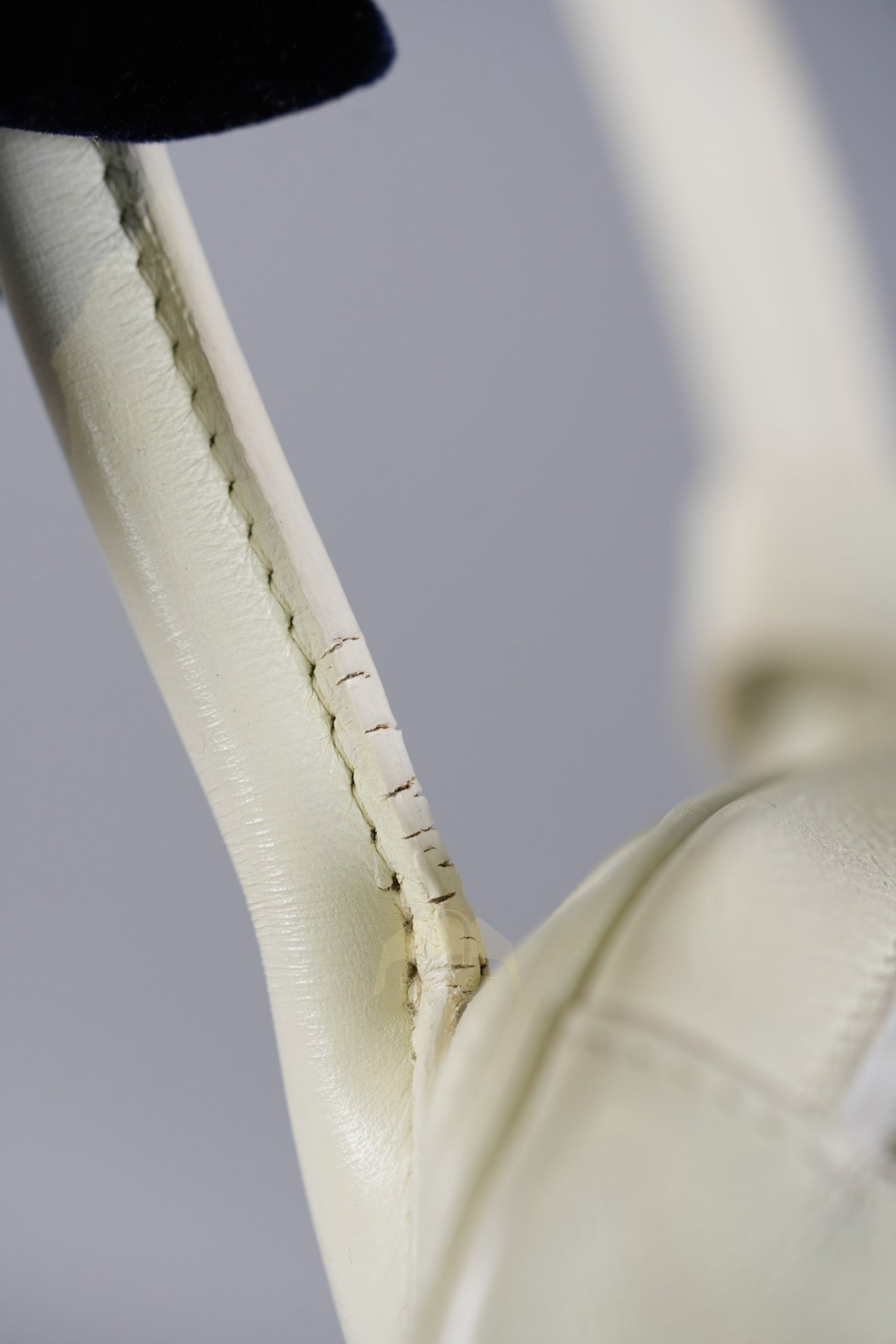 Lindy 30 in White Evercolor Leather & Palladium Hardware Stamp Square K (2007) | Purse Maison Luxury Bags Shop