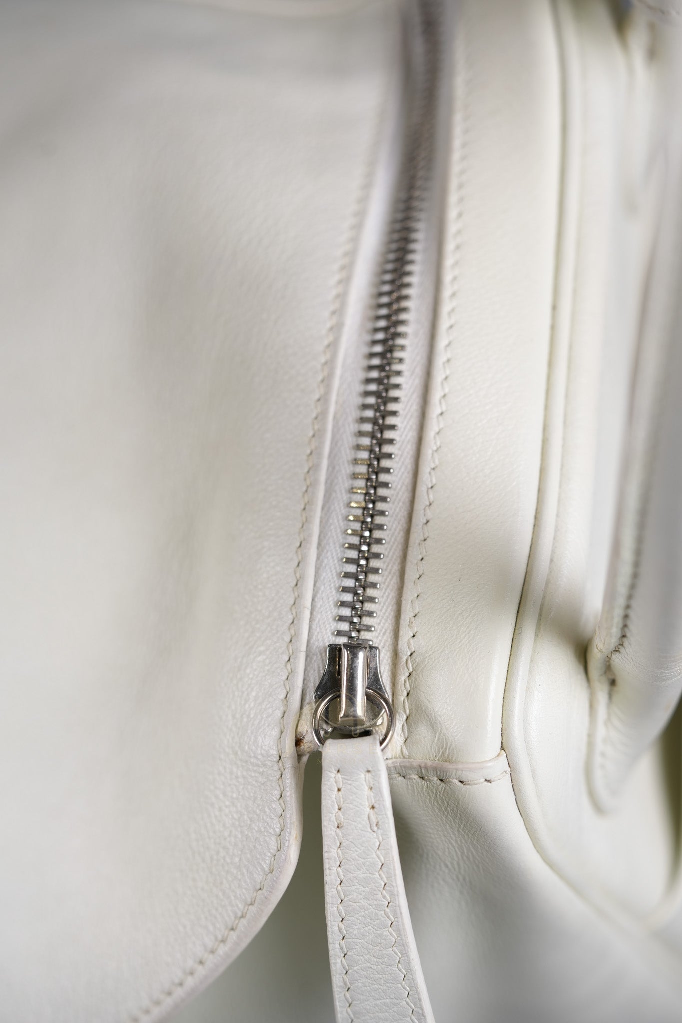 Lindy 30 in White Evercolor Leather & Palladium Hardware Stamp Square K (2007) | Purse Maison Luxury Bags Shop
