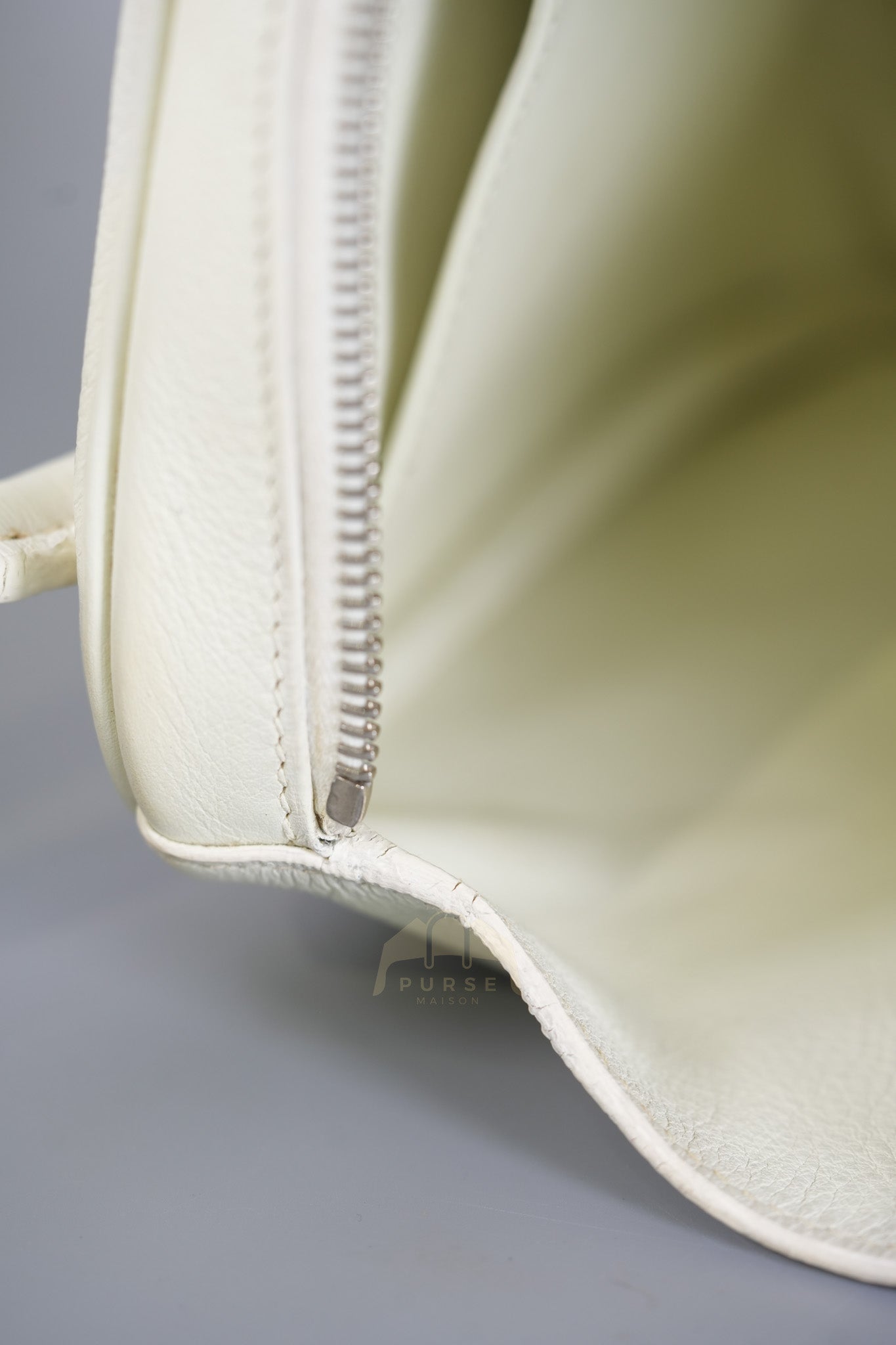 Lindy 30 in White Evercolor Leather & Palladium Hardware Stamp Square K (2007) | Purse Maison Luxury Bags Shop