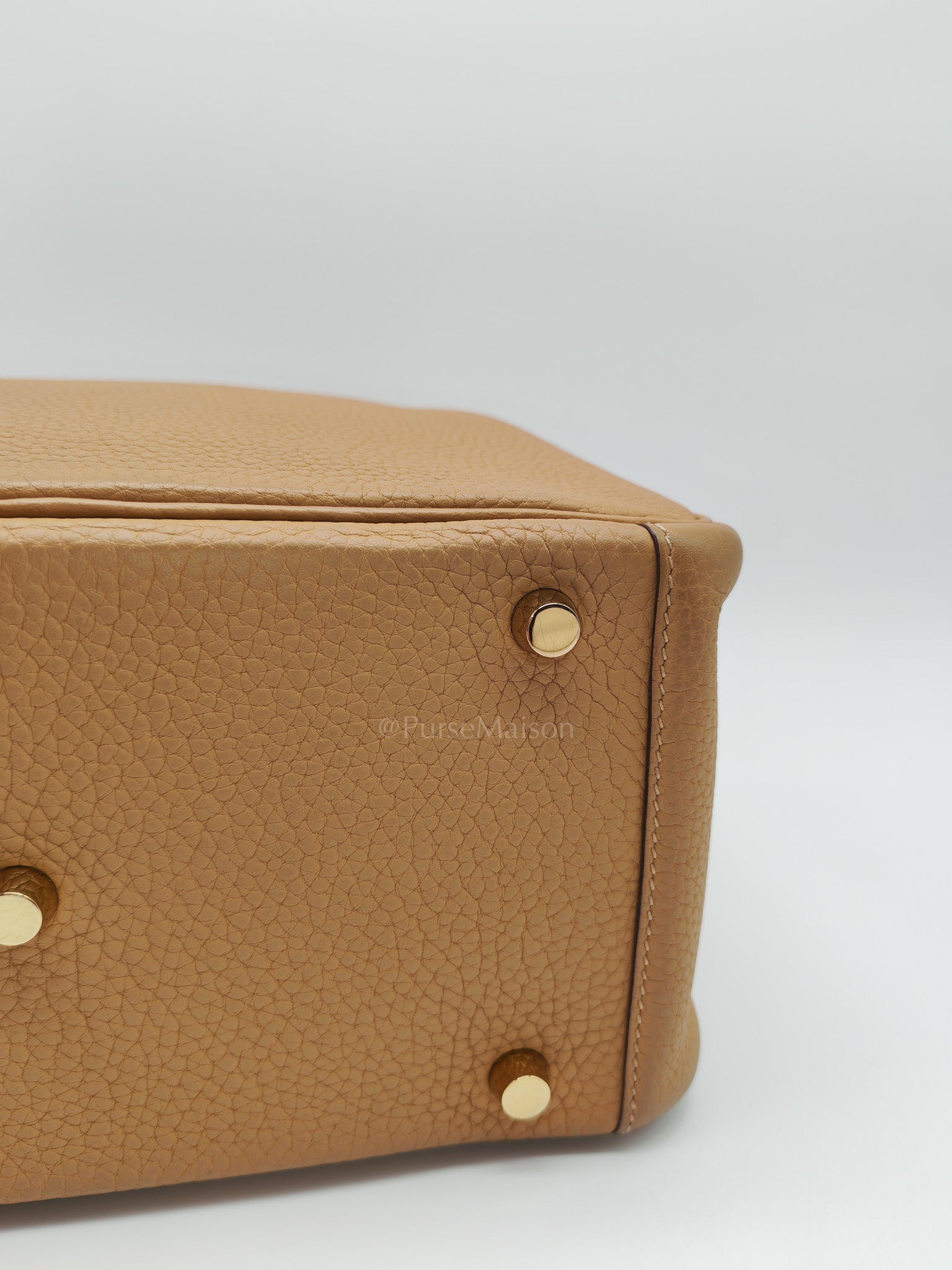 Lindy 26 in Biscuit Clemence Leather & Gold Hardware Stamp B (2023)