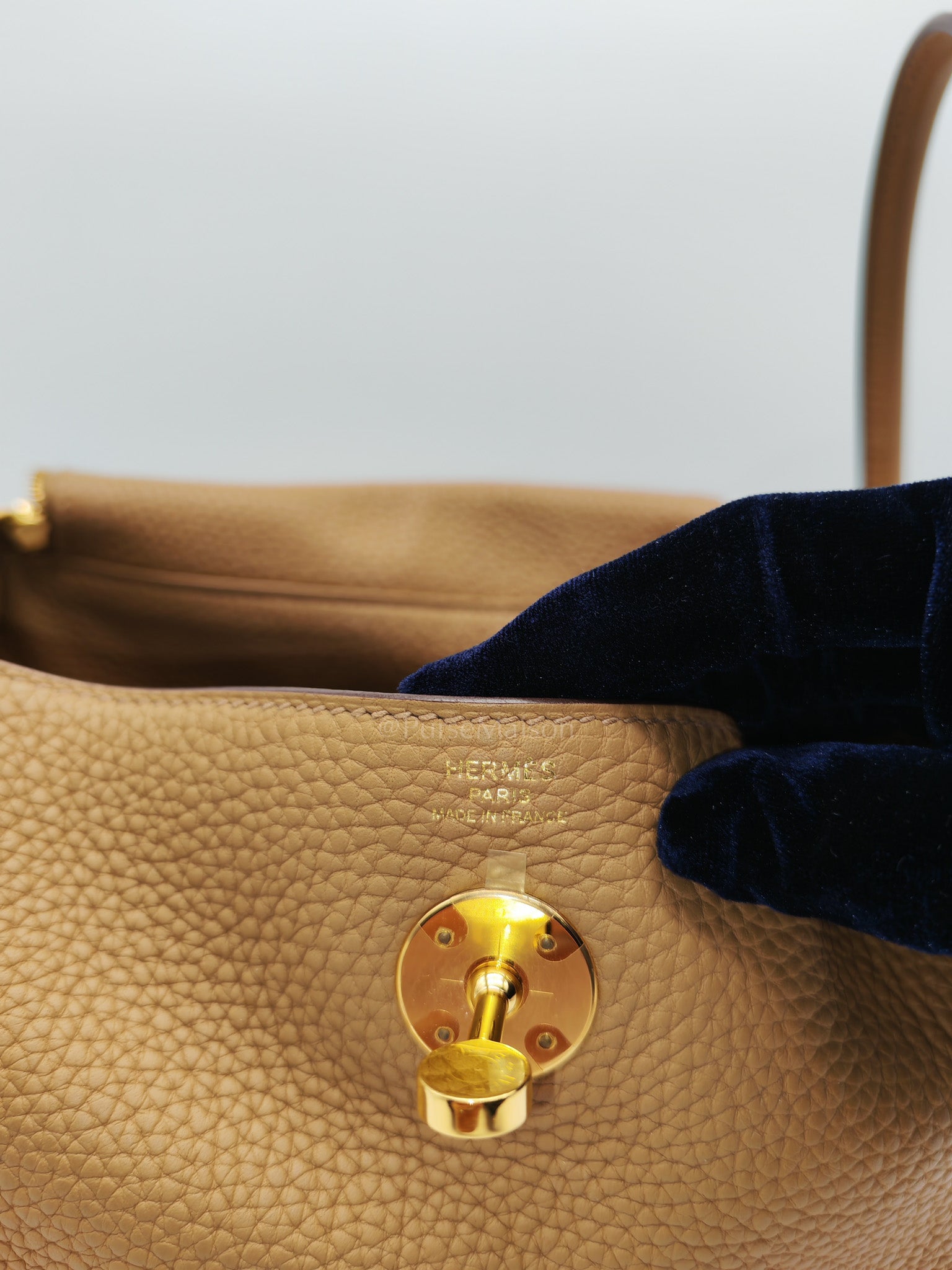 Lindy 26 in Biscuit Clemence Leather & Gold Hardware Stamp B (2023)