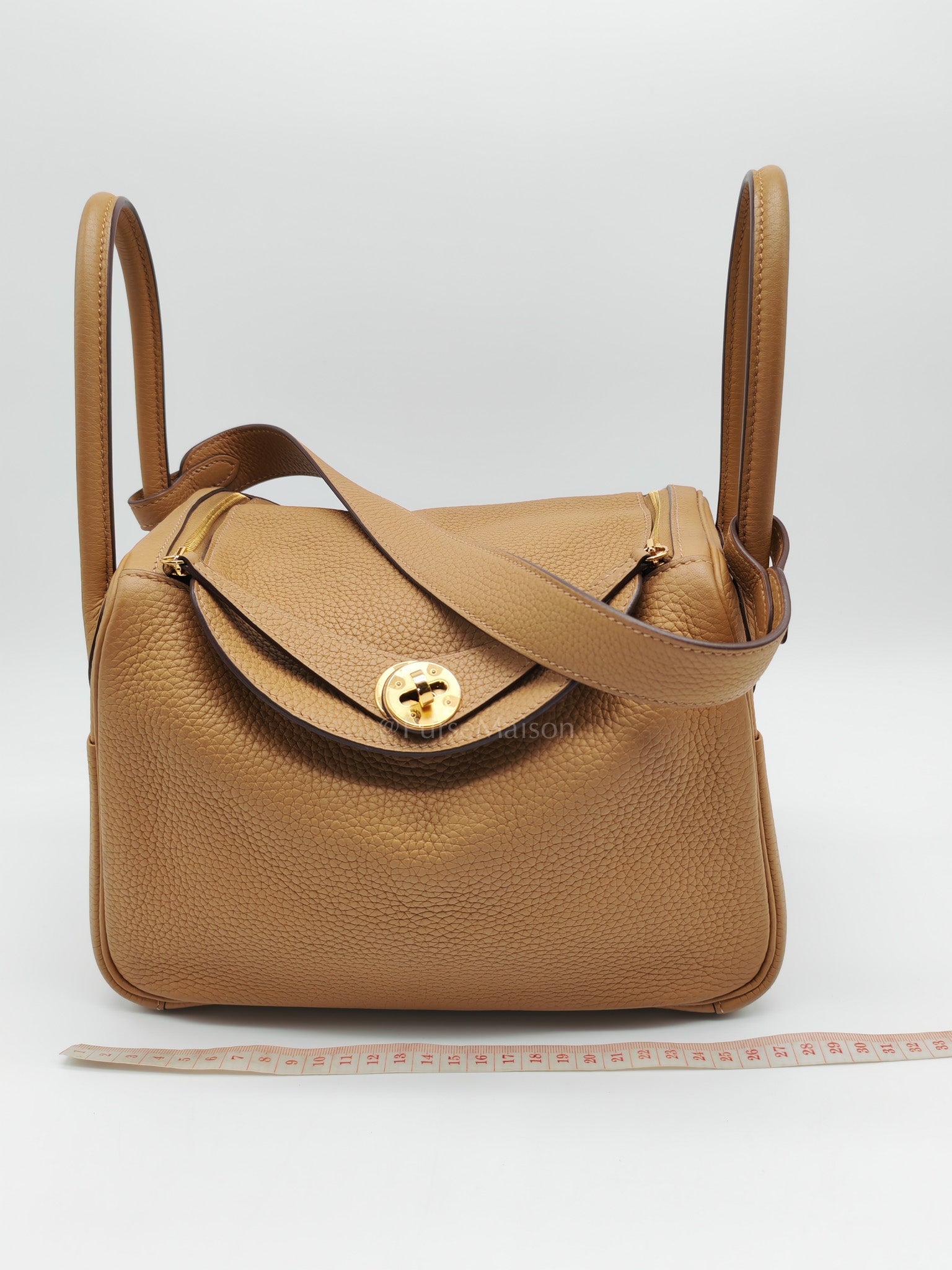 Lindy 26 in Biscuit Clemence Leather & Gold Hardware Stamp B (2023)