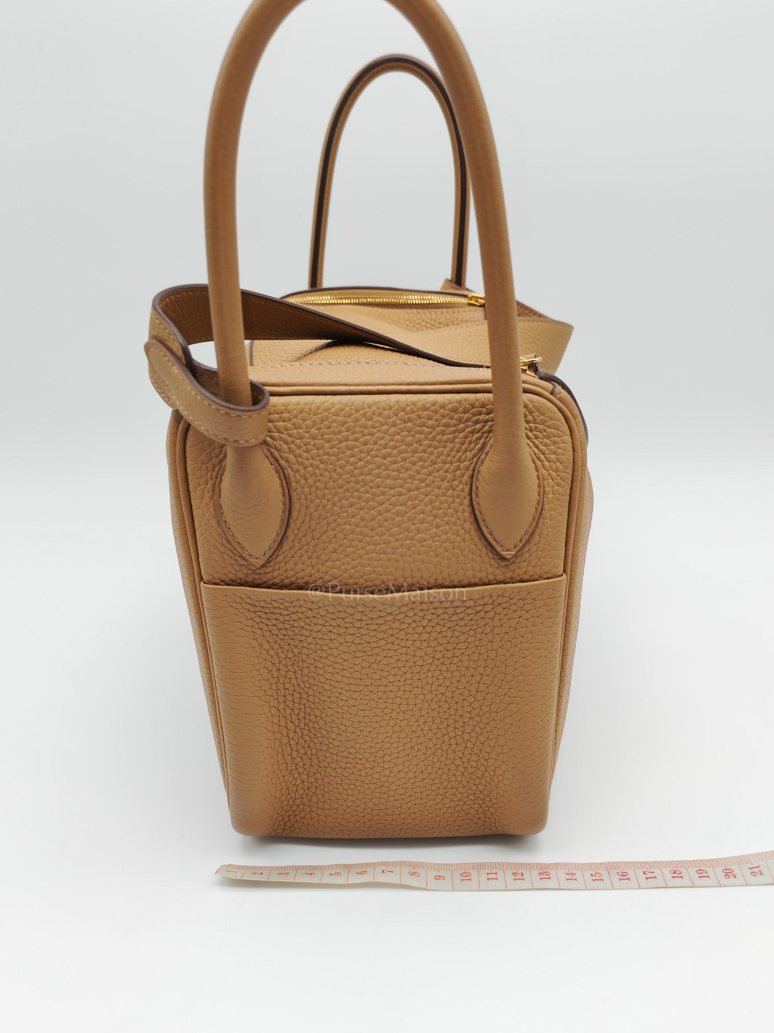 Lindy 26 in Biscuit Clemence Leather & Gold Hardware Stamp B (2023)