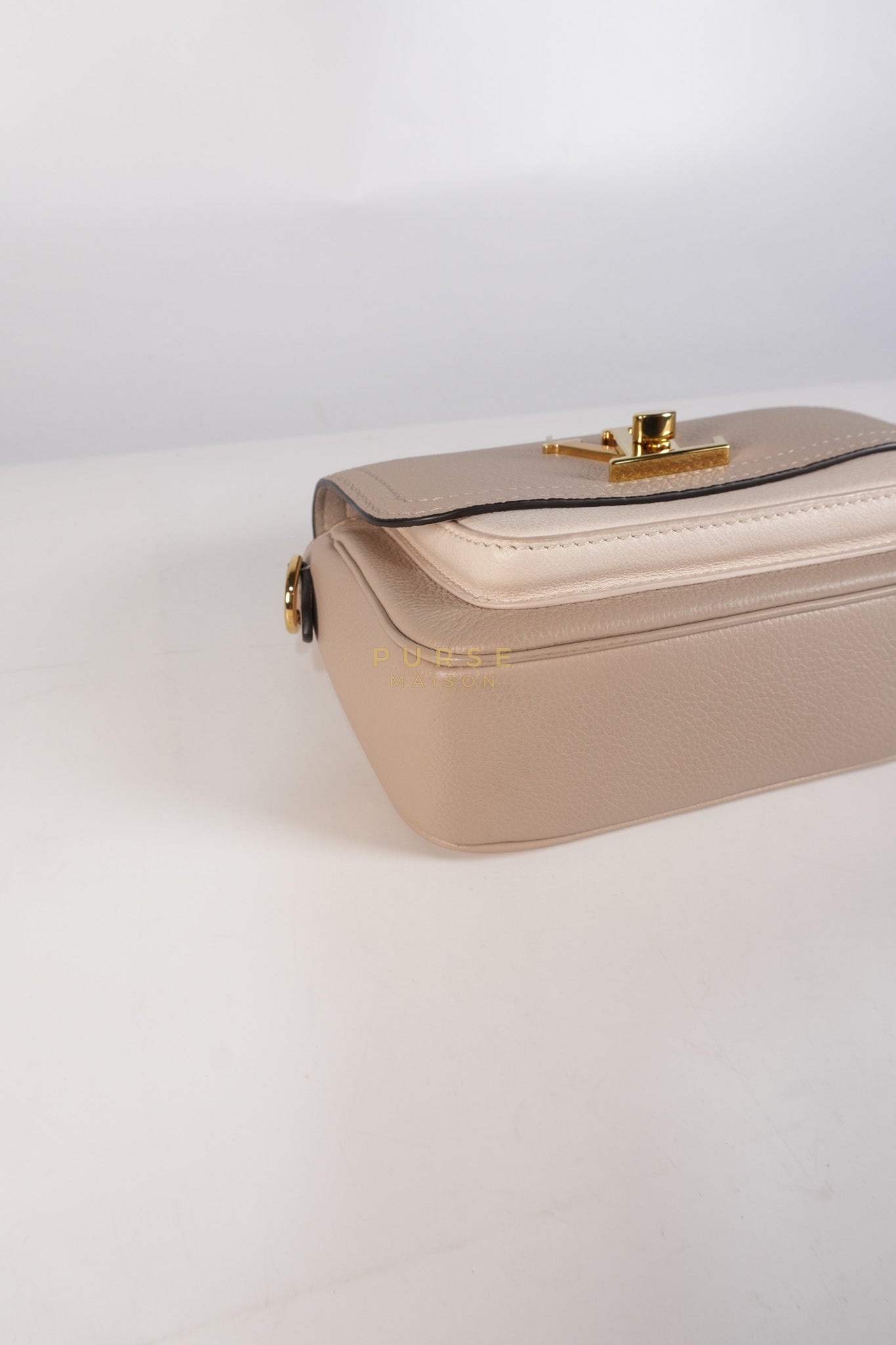 Lock Me Tender BB Bag in Beige Grained Calfskin Leather & Gold Hardware Microchip | Purse Maison Luxury Bags Shop