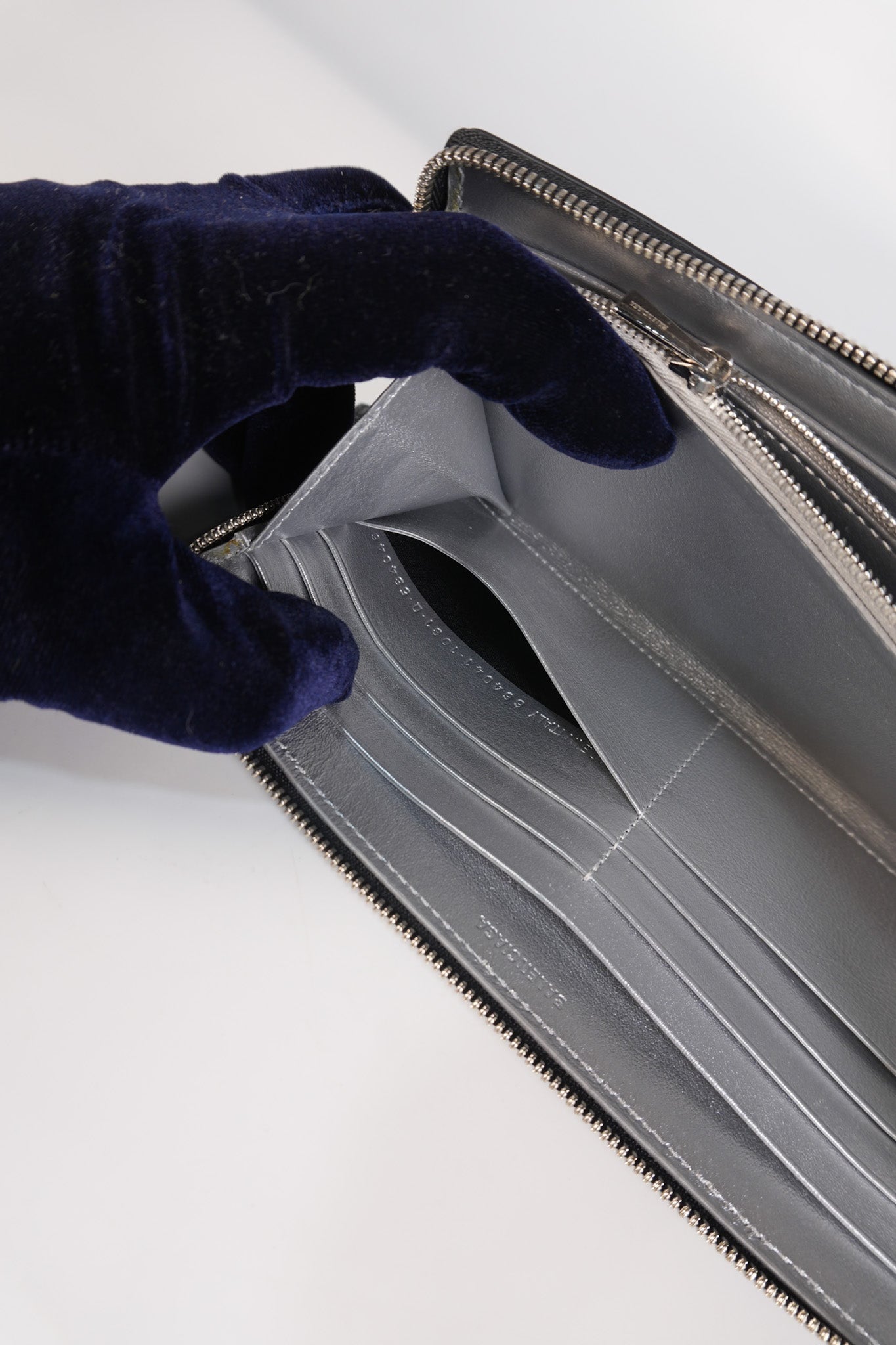 Long Round Zip Wallet in Black Leather | Purse Maison Luxury Bags Shop