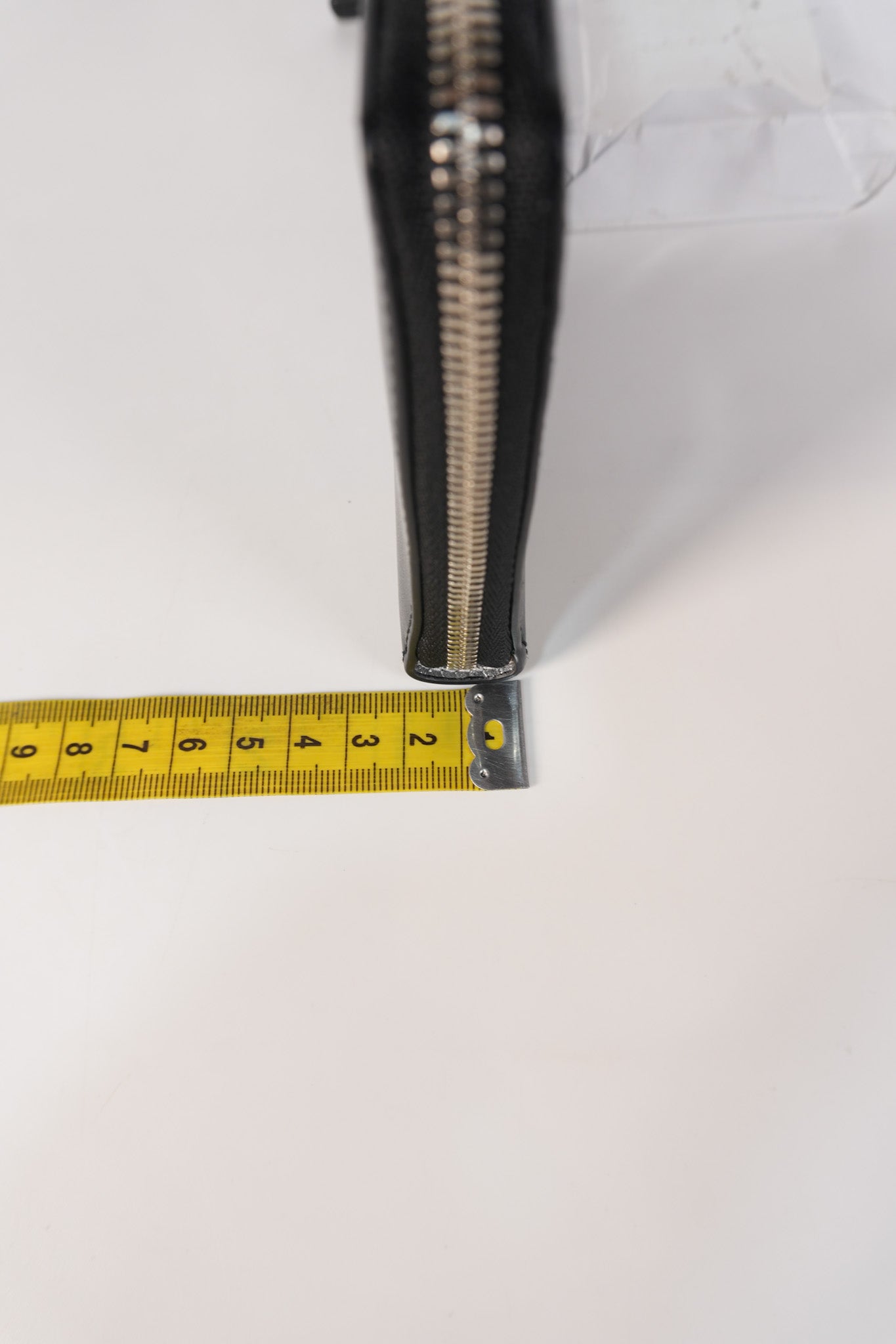 Long Round Zip Wallet in Black Leather | Purse Maison Luxury Bags Shop