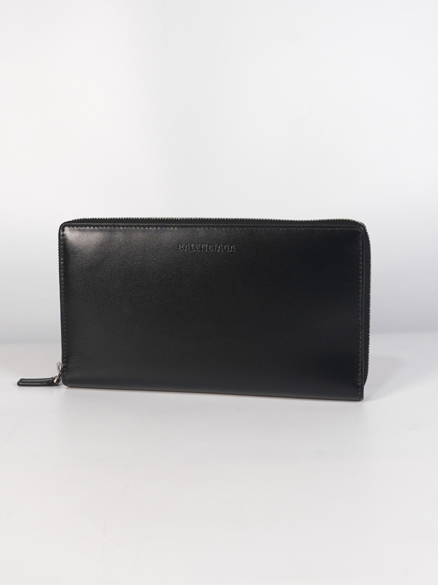 Long Round Zip Wallet in Black Leather | Purse Maison Luxury Bags Shop