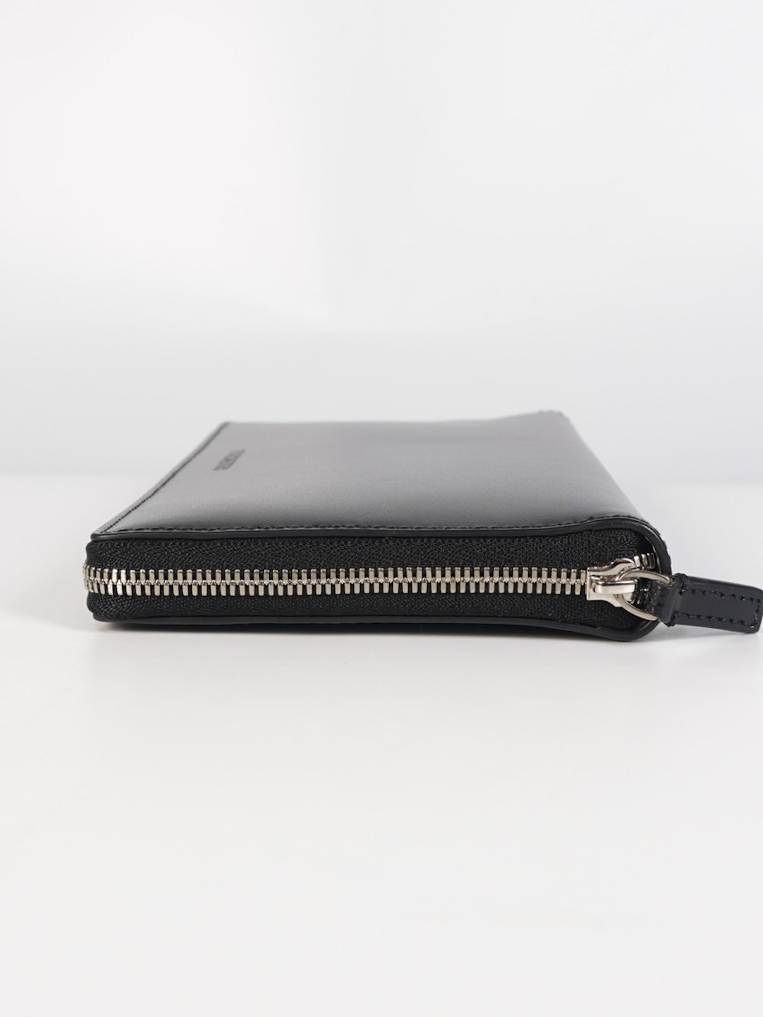 Long Round Zip Wallet in Black Leather | Purse Maison Luxury Bags Shop