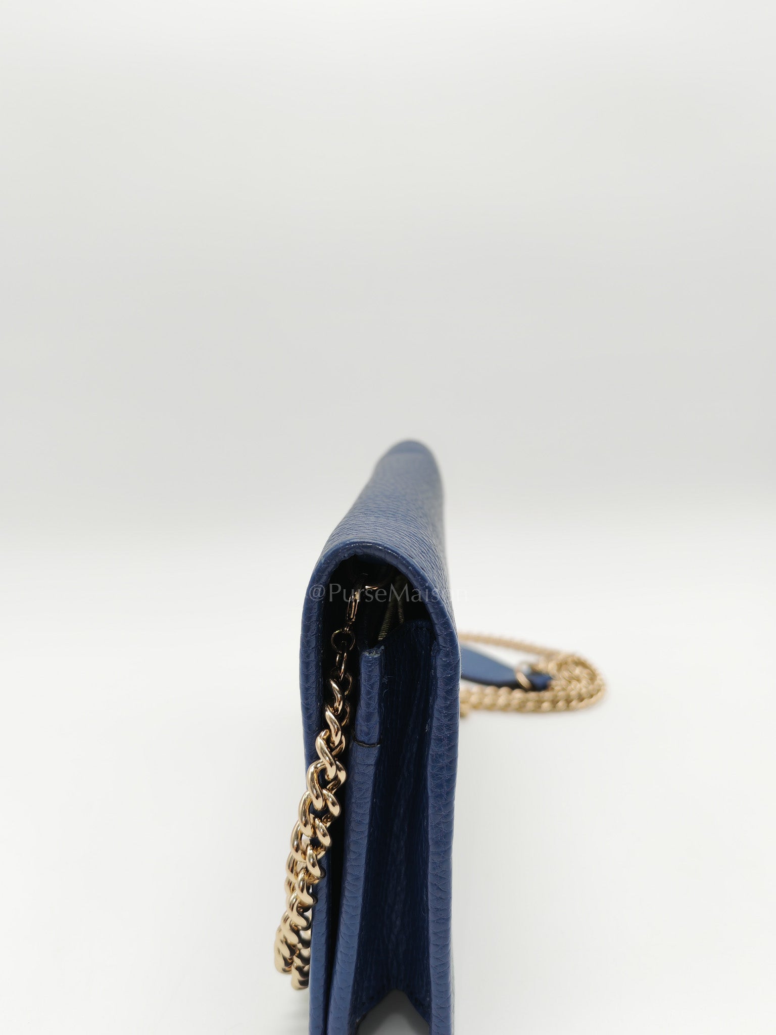Soho Wallet on Chain in Blue Grained Leather Light Gold Hardware