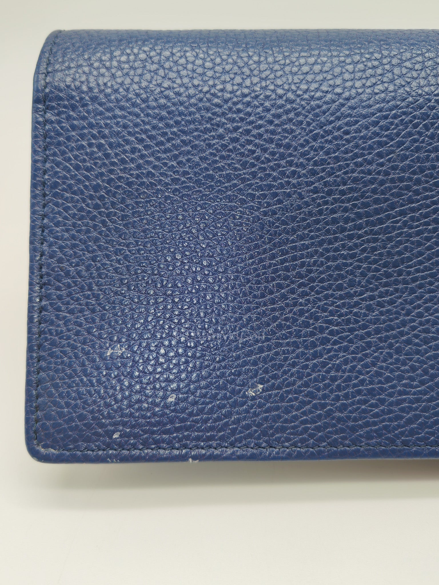 Soho Wallet on Chain in Blue Grained Leather Light Gold Hardware