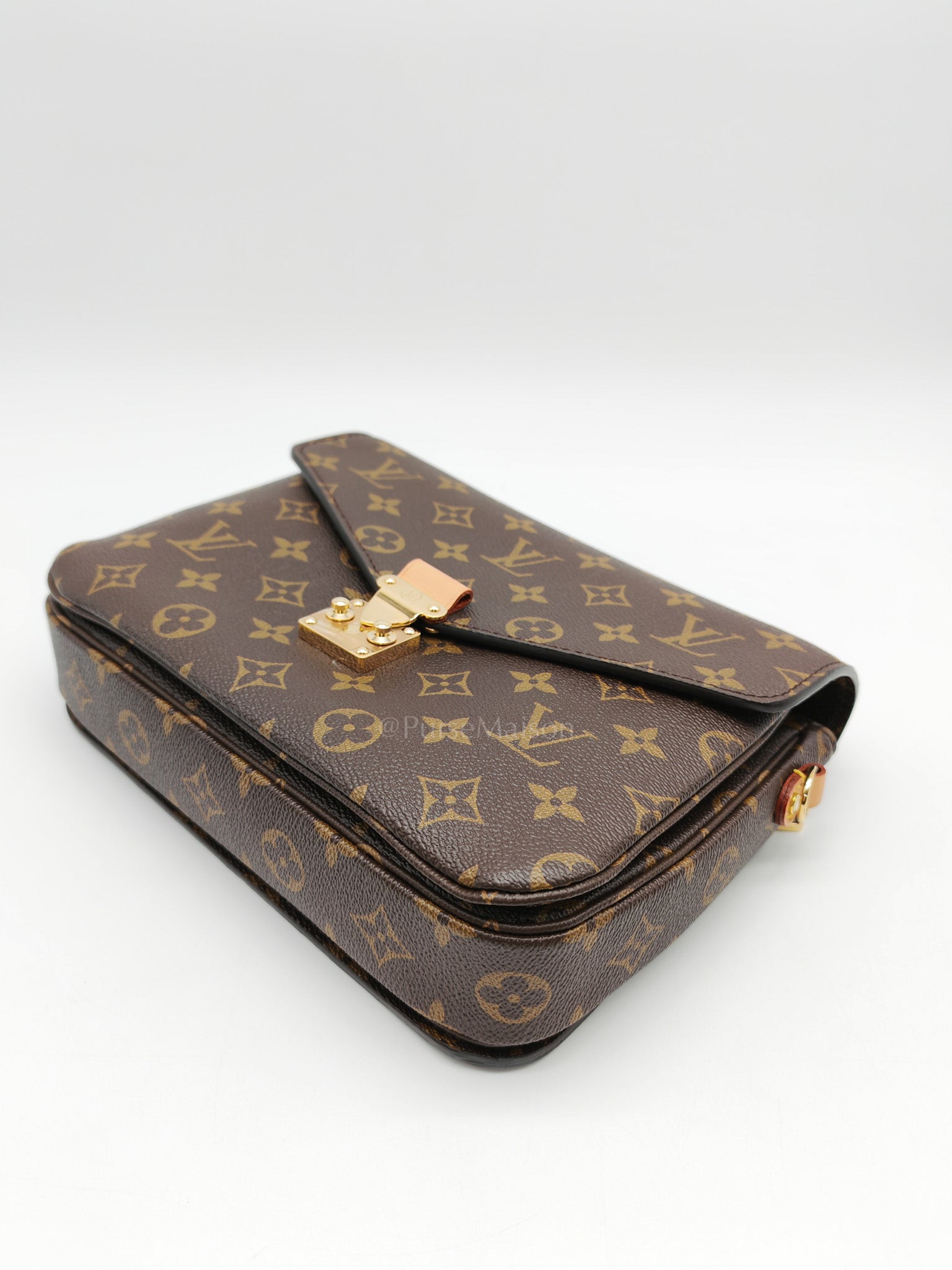 Pochette Metis in Monogram Canvas & Gold Hardware (Datecode: GI1290)